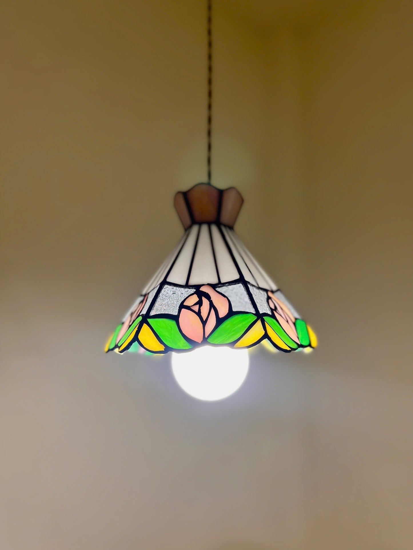 Roses Pattern Stained Glass Pendant Light