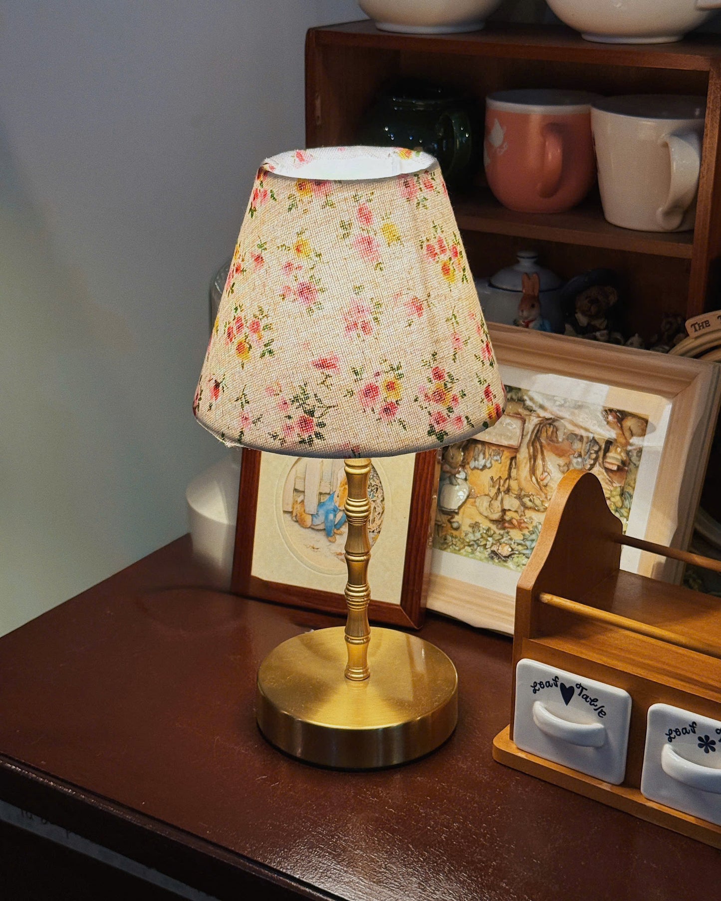 Vintage Floral Table Lamp