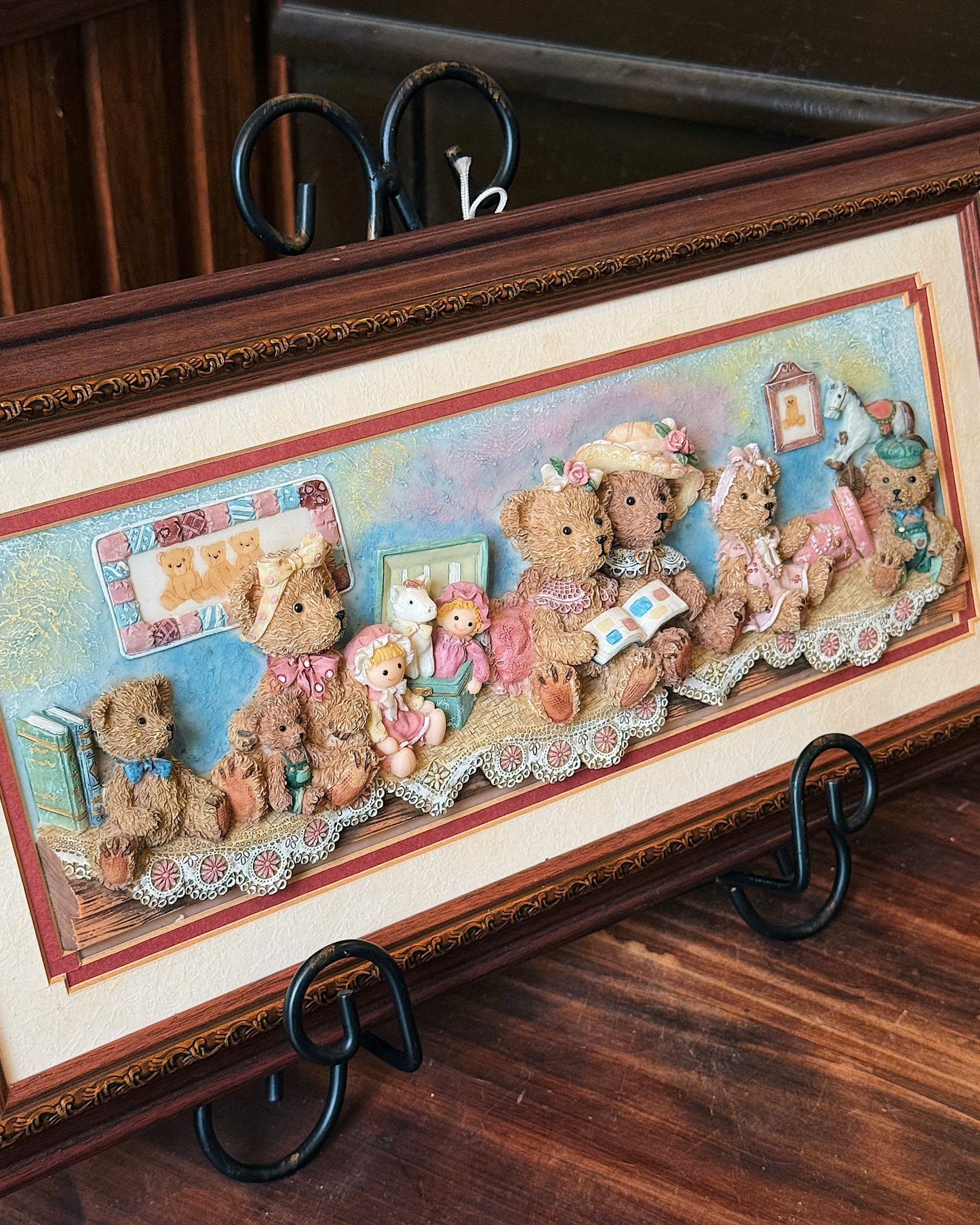 Floating-style Wall-mounted Bear Frame