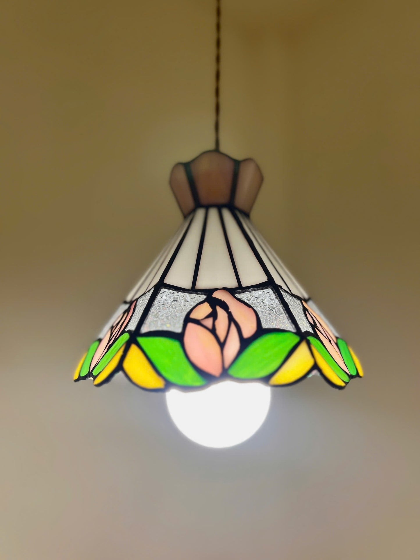 Roses Pattern Stained Glass Pendant Light