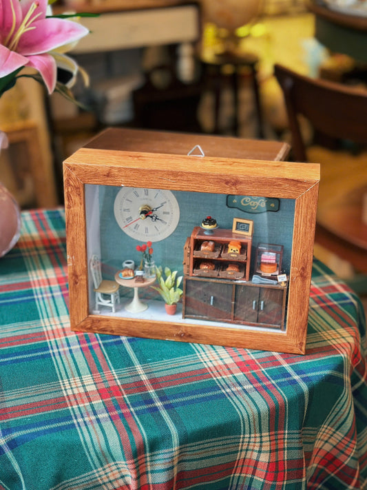 Mini Roombox Clock - Café Shop
