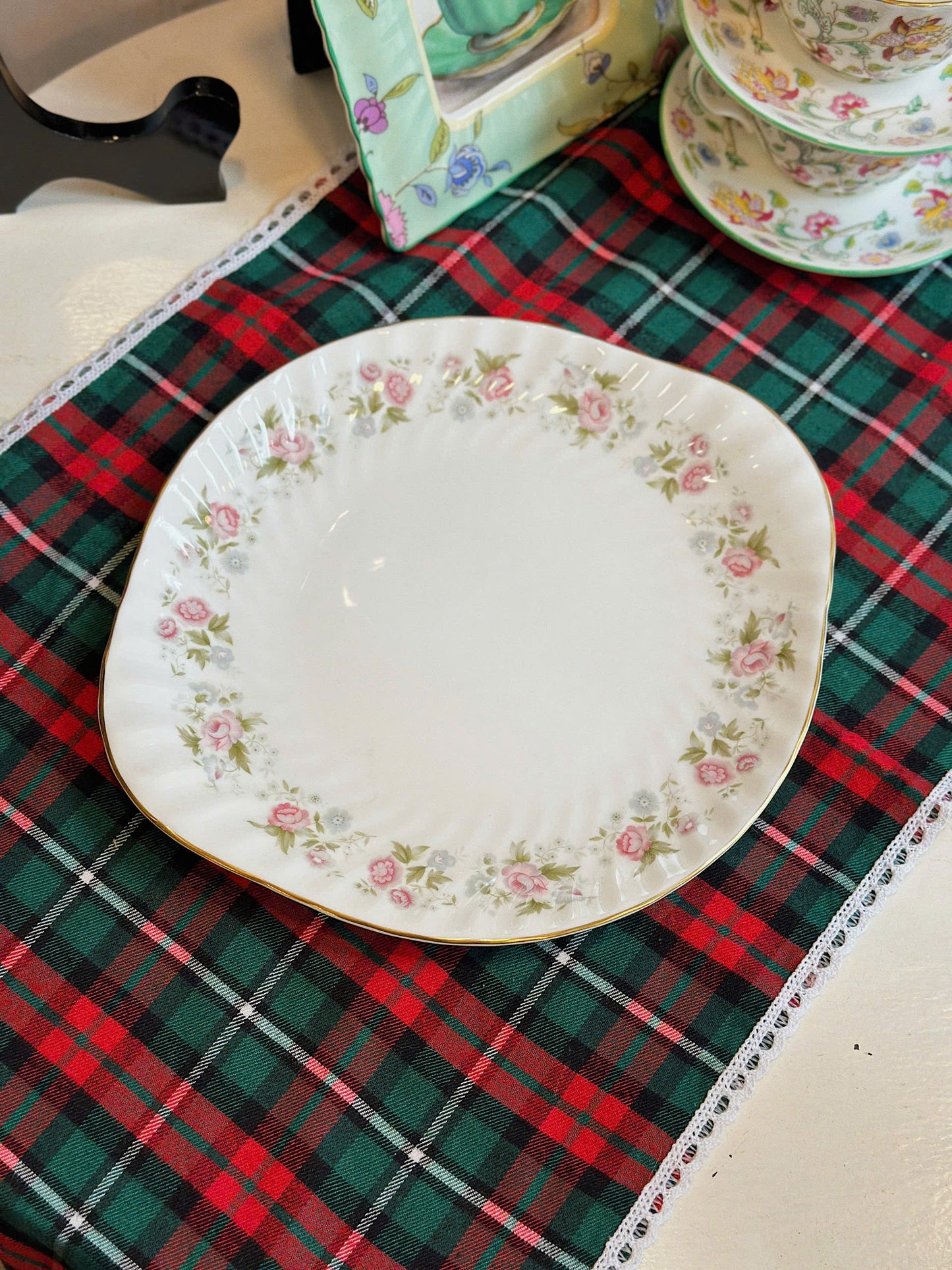 Floral Pattern Teaset/ Plate - Minton