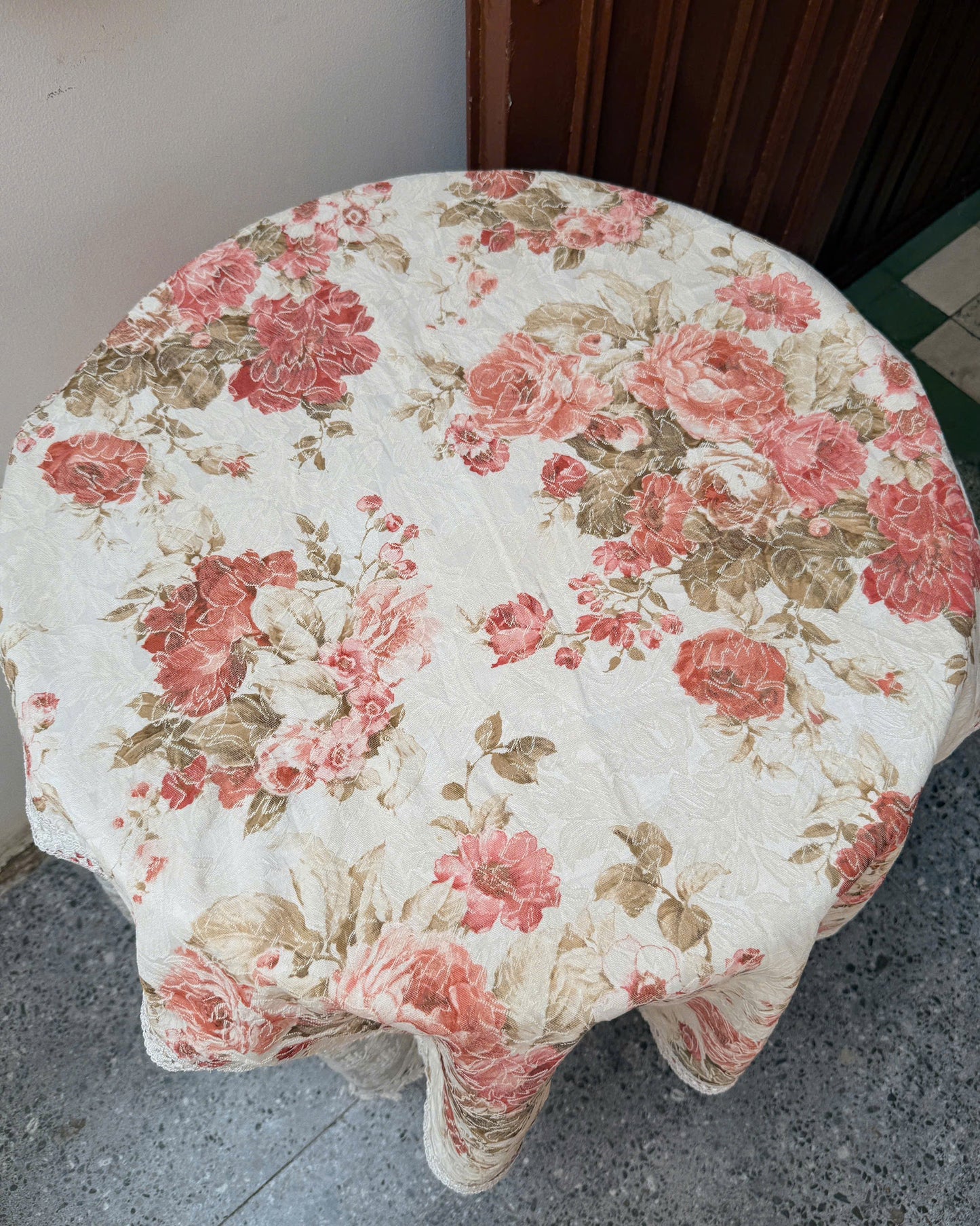 Vintage Roses Pattern Tablecloth