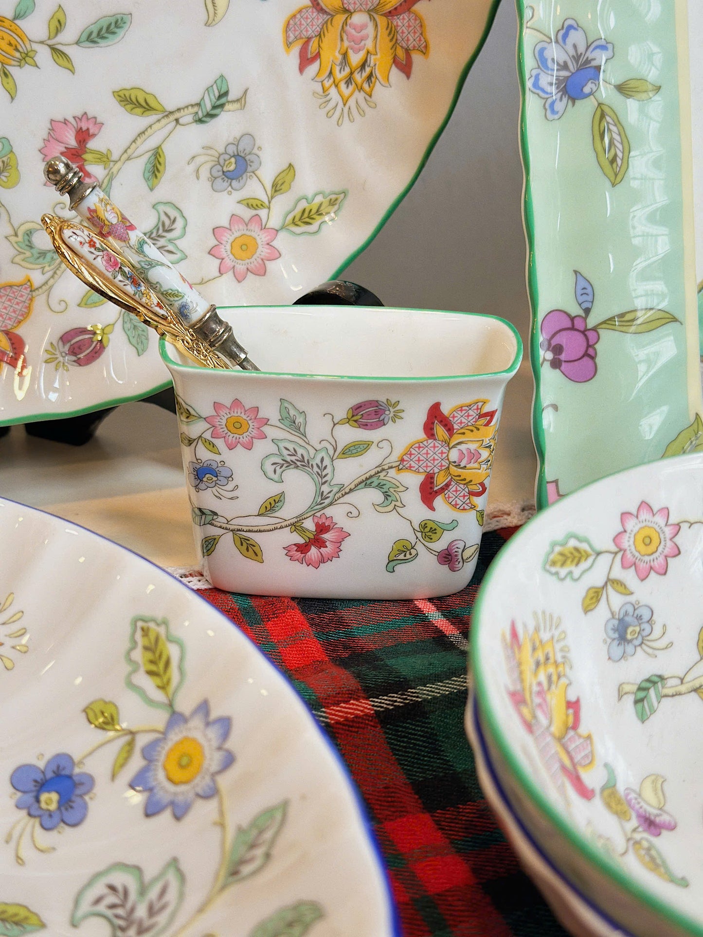 Floral Pattern Teaset/ Plate - Minton