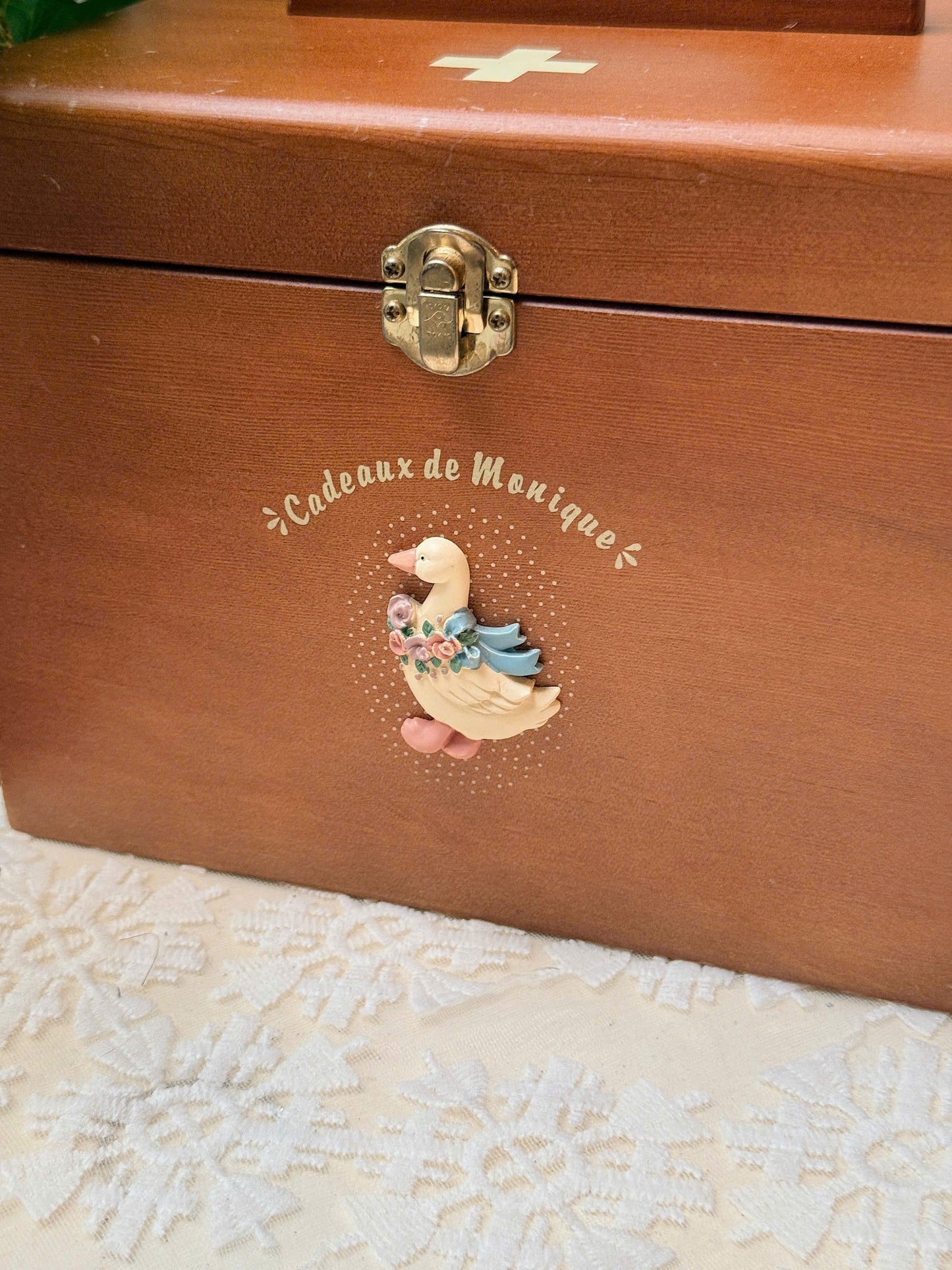 Cadeaux de Monique First Aid Wooden Box