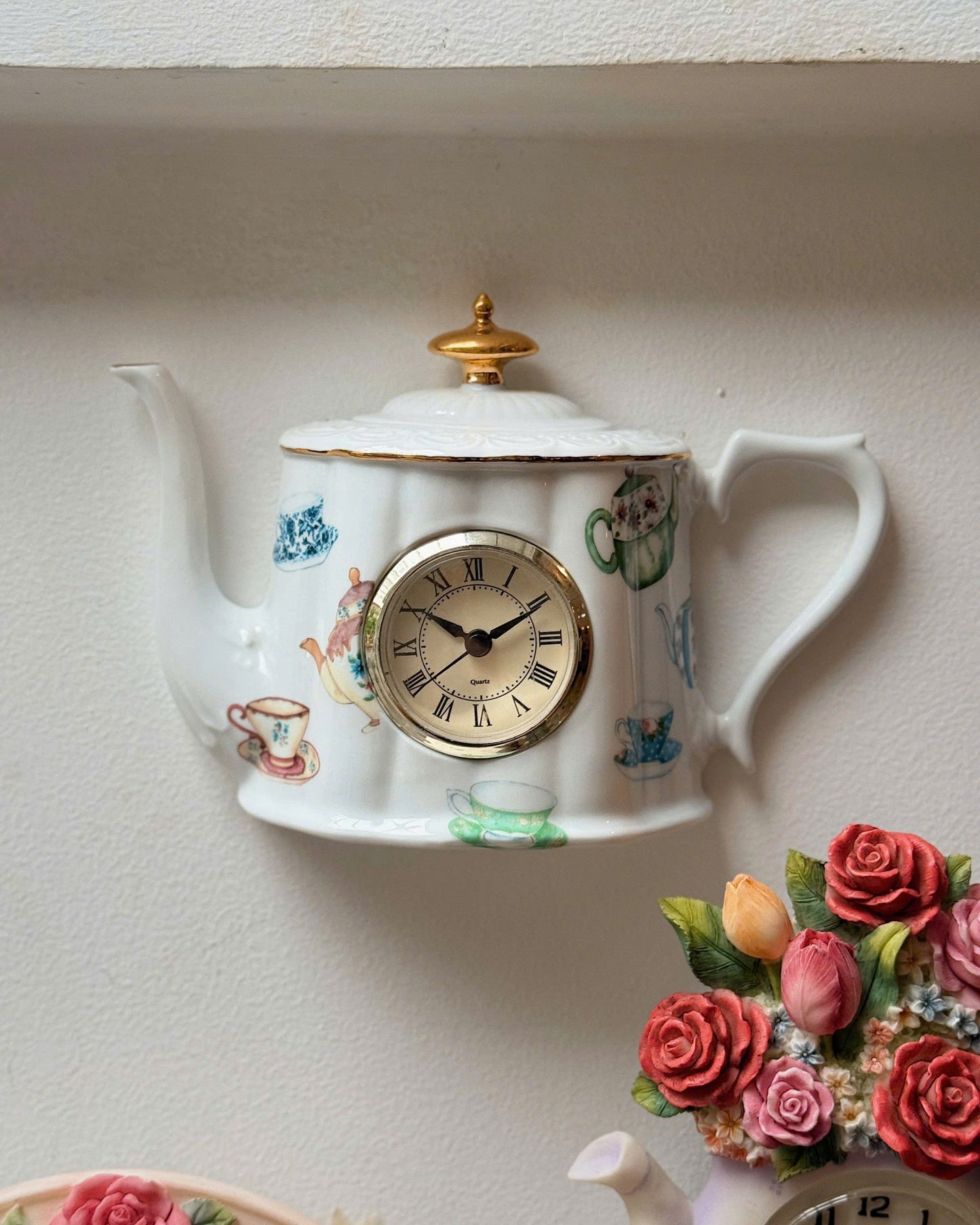 Vintage Porcelain Teapot Clock