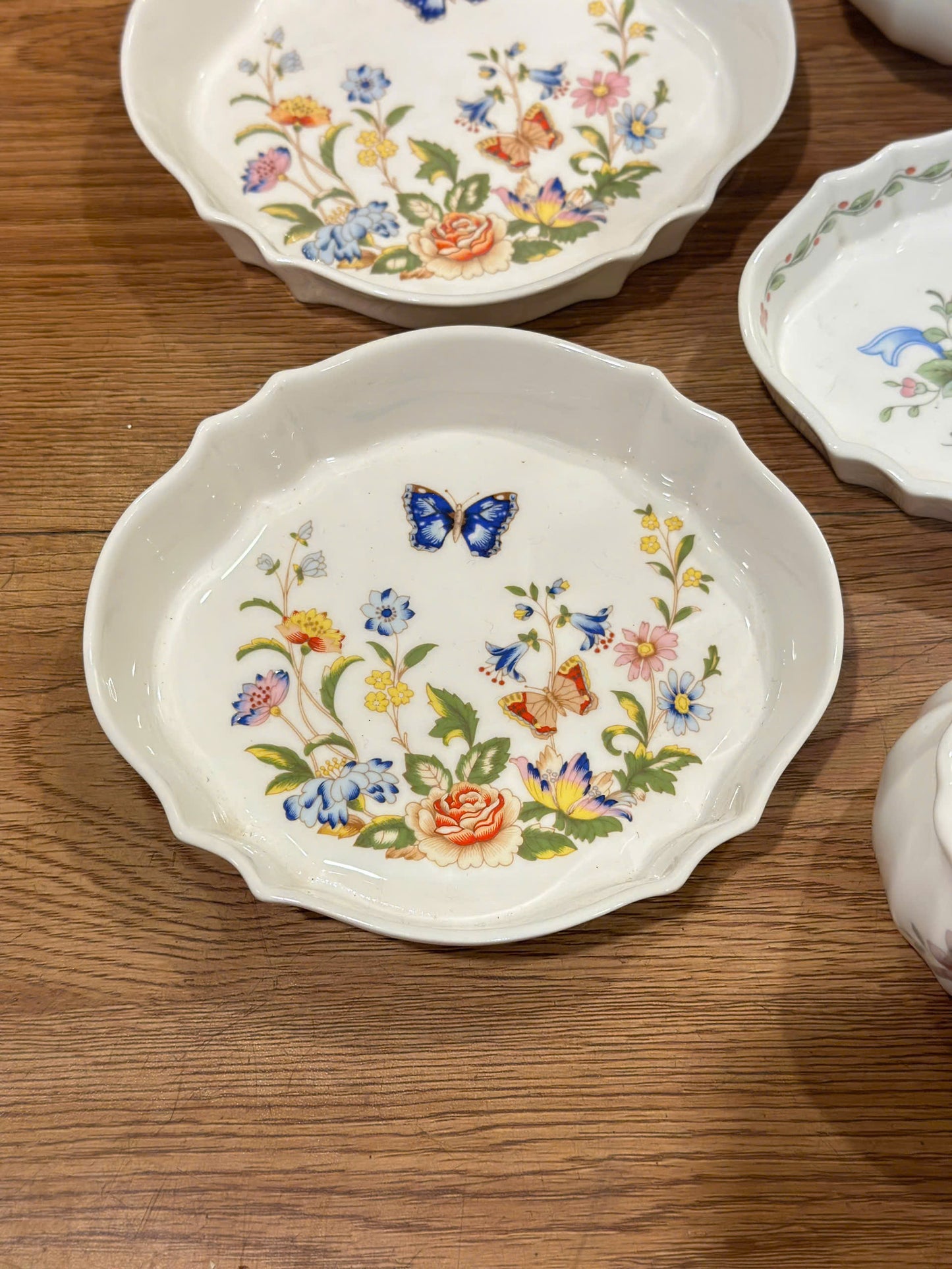 WEDGWOOD & AYNSLEY Vintage Plate