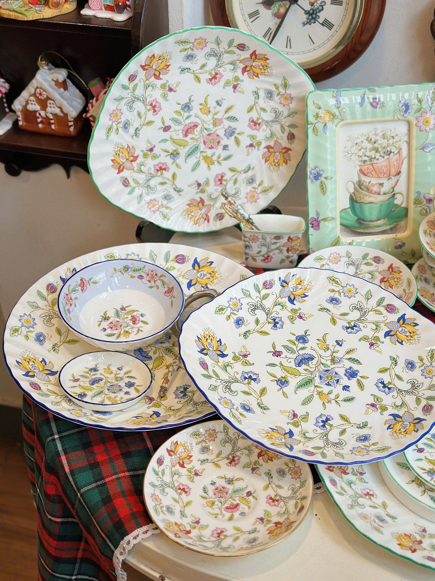Floral Pattern Teaset/ Plate - Minton