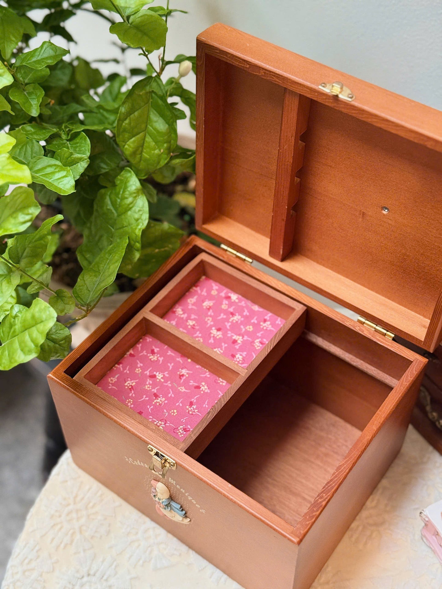 Cadeaux de Monique First Aid Wooden Box