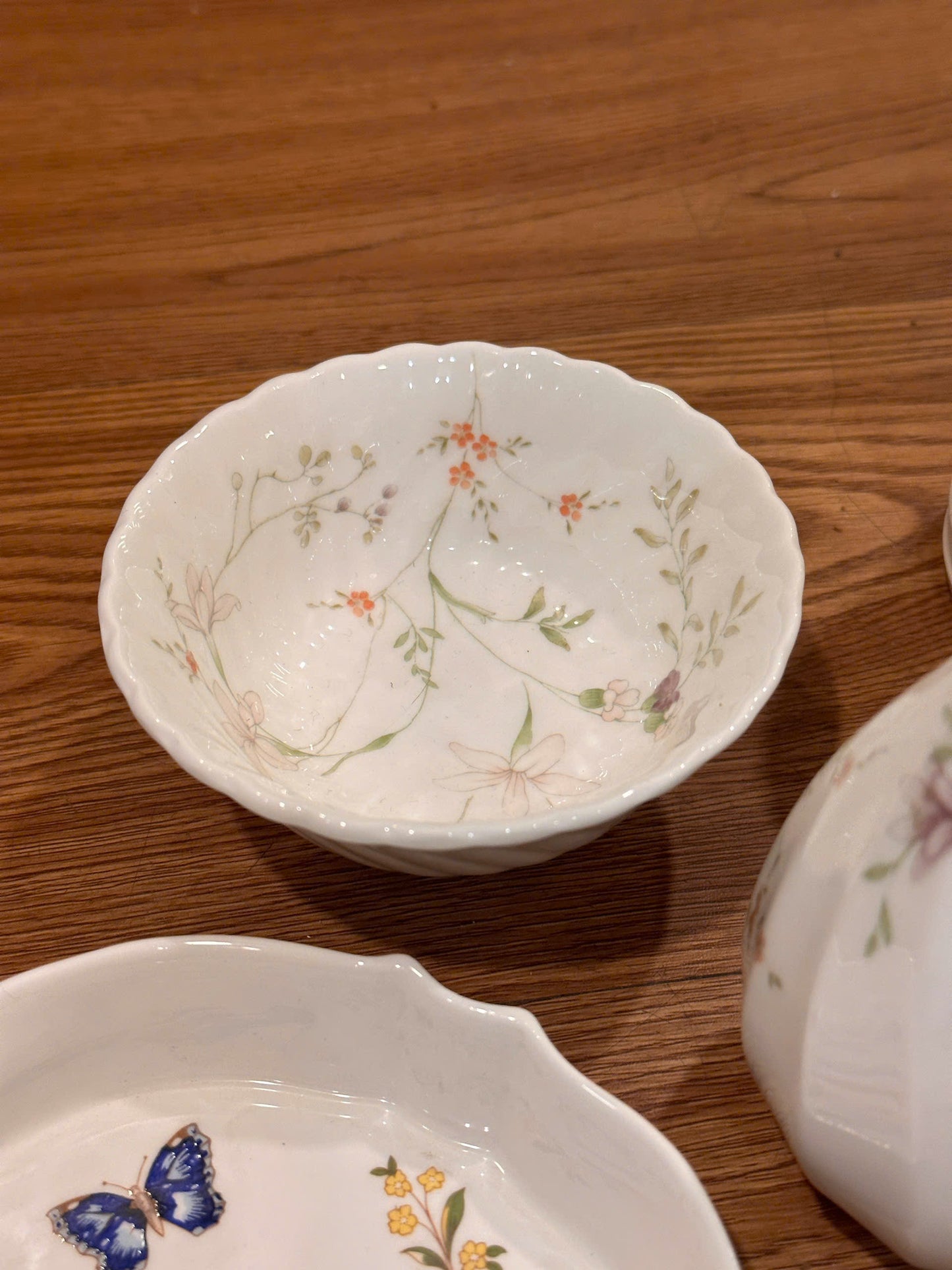 WEDGWOOD & AYNSLEY Vintage Plate