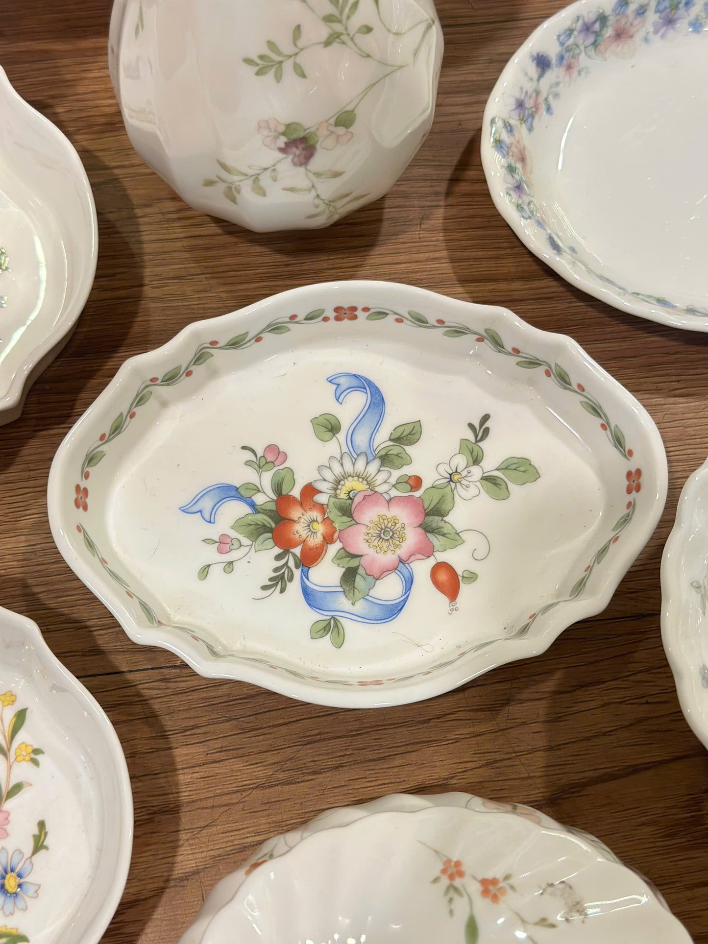 WEDGWOOD & AYNSLEY Vintage Plate