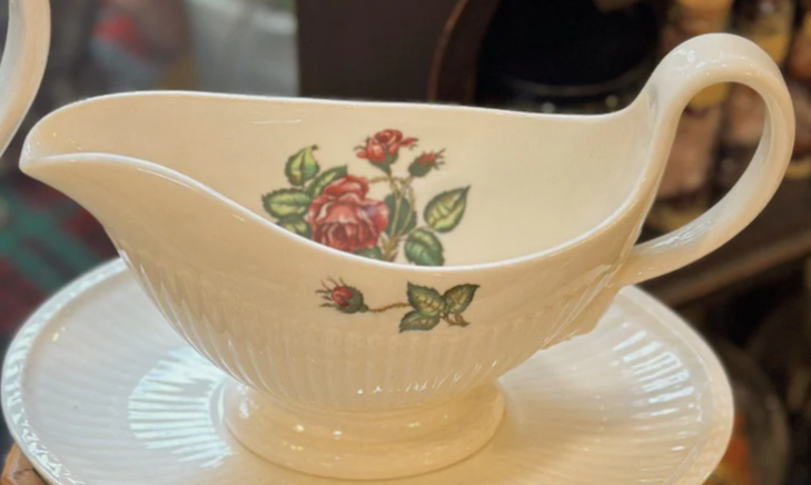 Bộ trà gốm sứ trắng họa tiết hoa Moss Rose xinh xắn - Wedgwood ✨