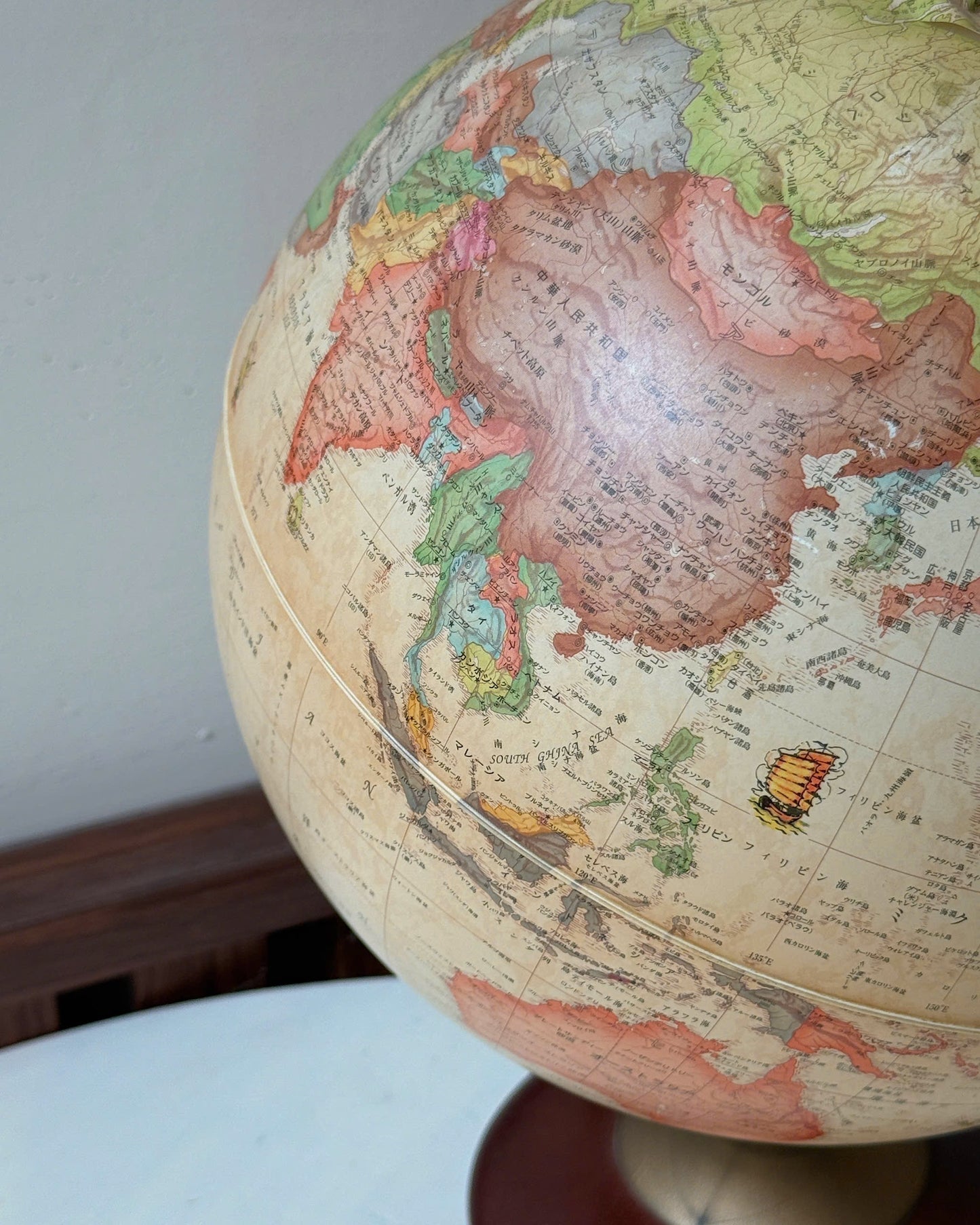 Vintage World Globe Lamp