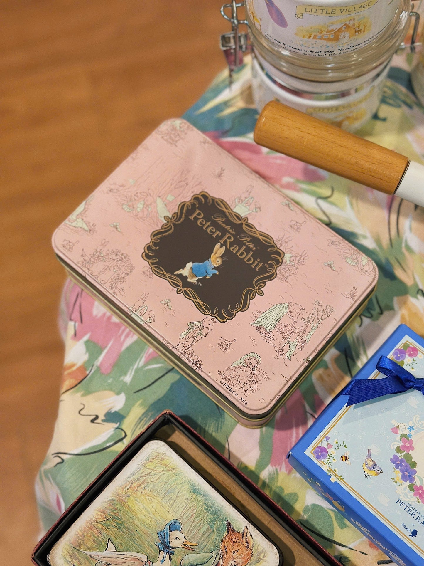 Hộp thiết hoạ tiết Peter Rabbit