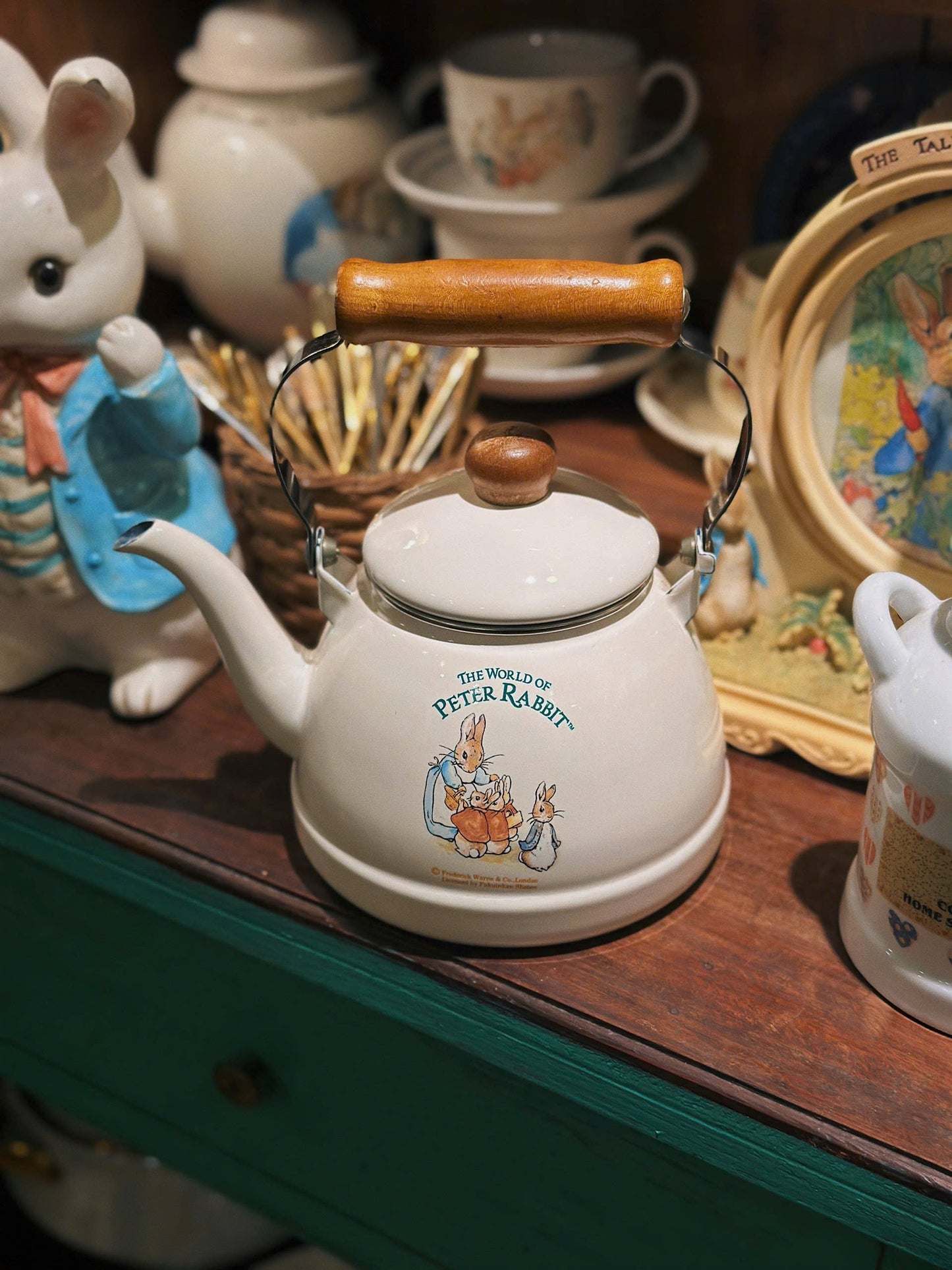 Ấm tráng men hoạ tiết Peter Rabbit - Made in Japan