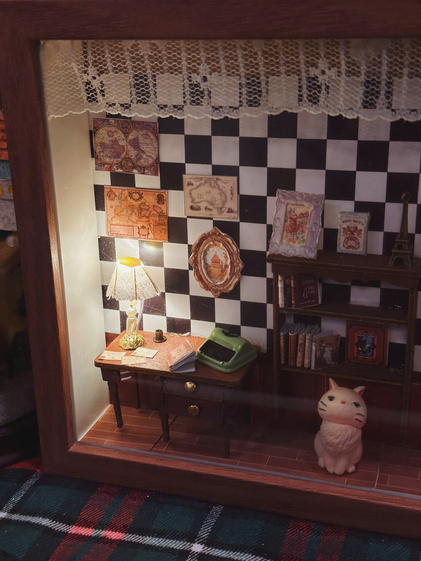Đồng hồ Miniature Room Box xinh xắn