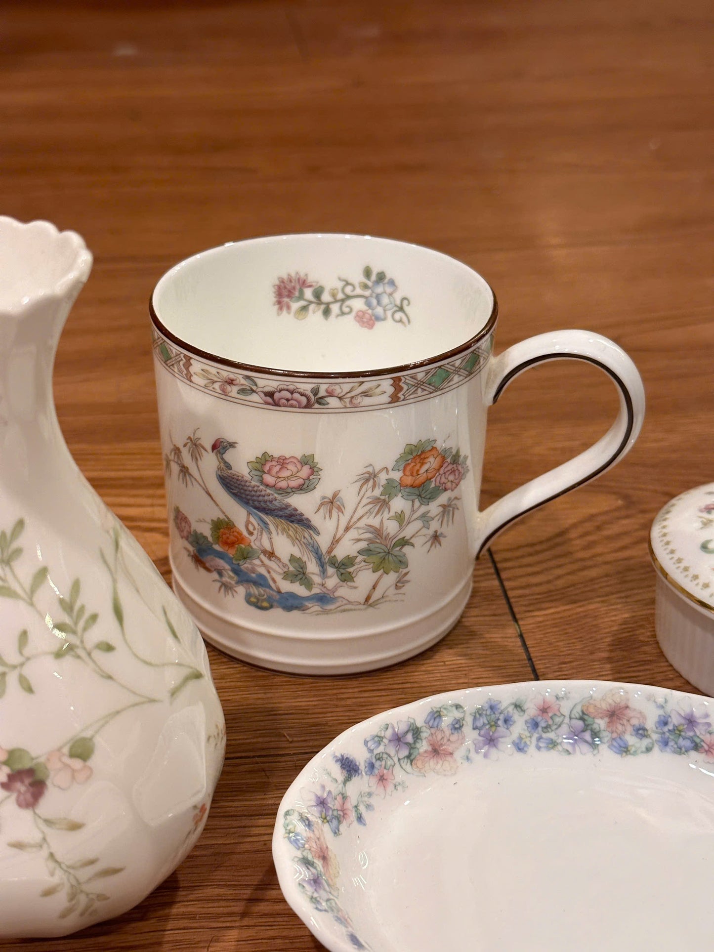 WEDGWOOD & AYNSLEY Vintage Plate