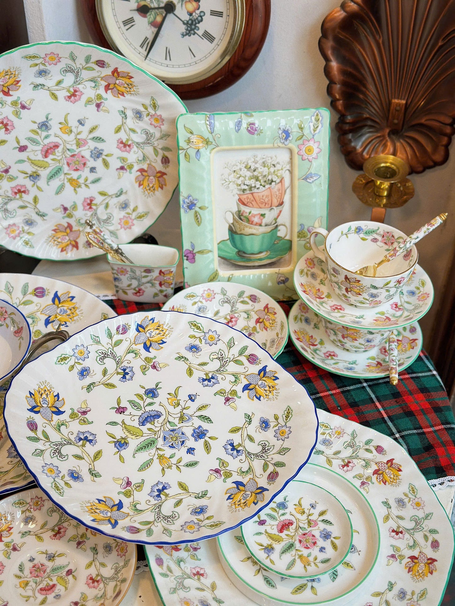 Floral Pattern Teaset/ Plate - Minton