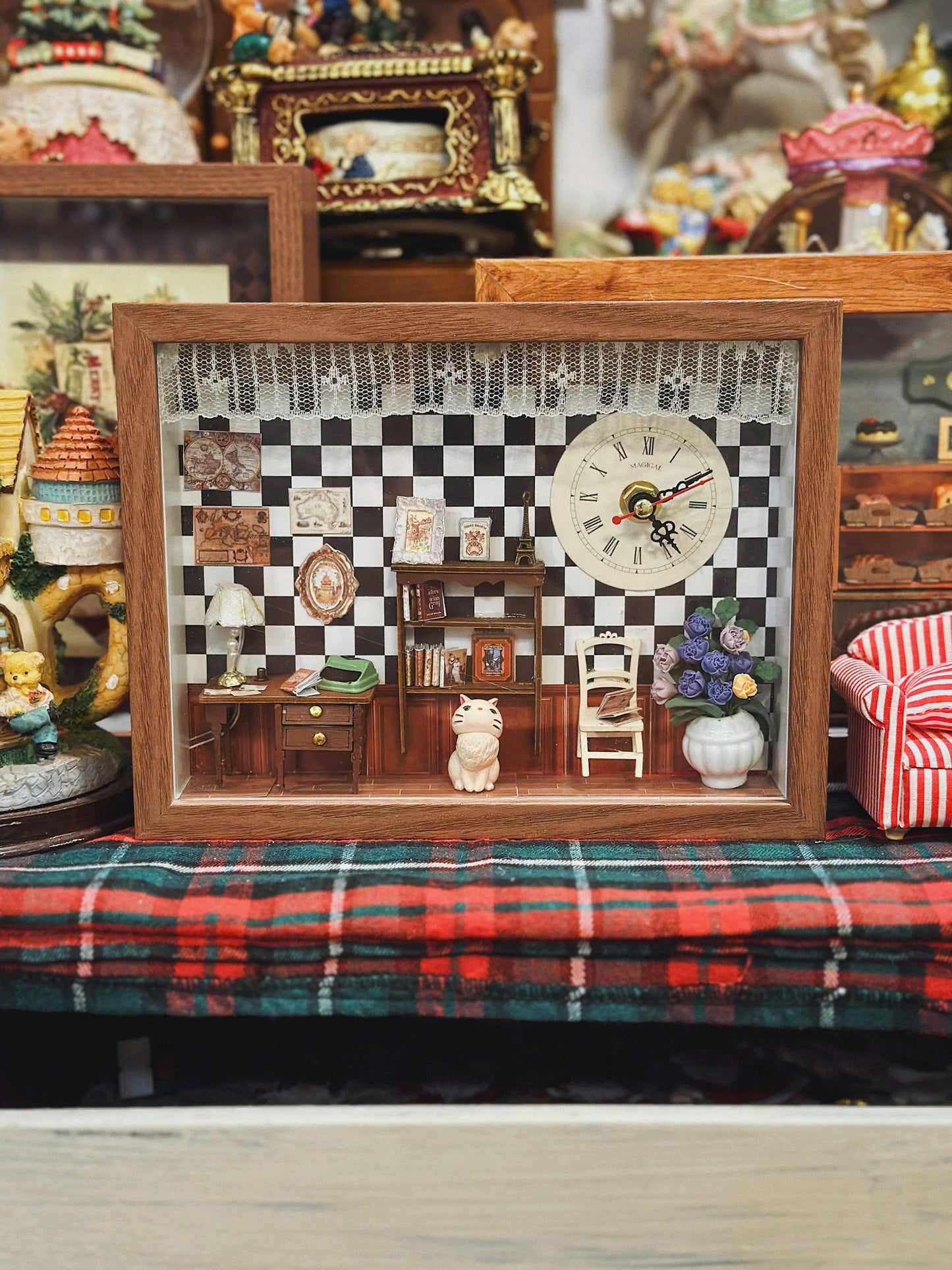 Đồng hồ Miniature Room Box xinh xắn