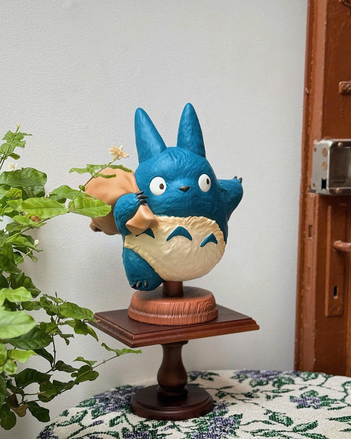 Chuu Totoro Statue