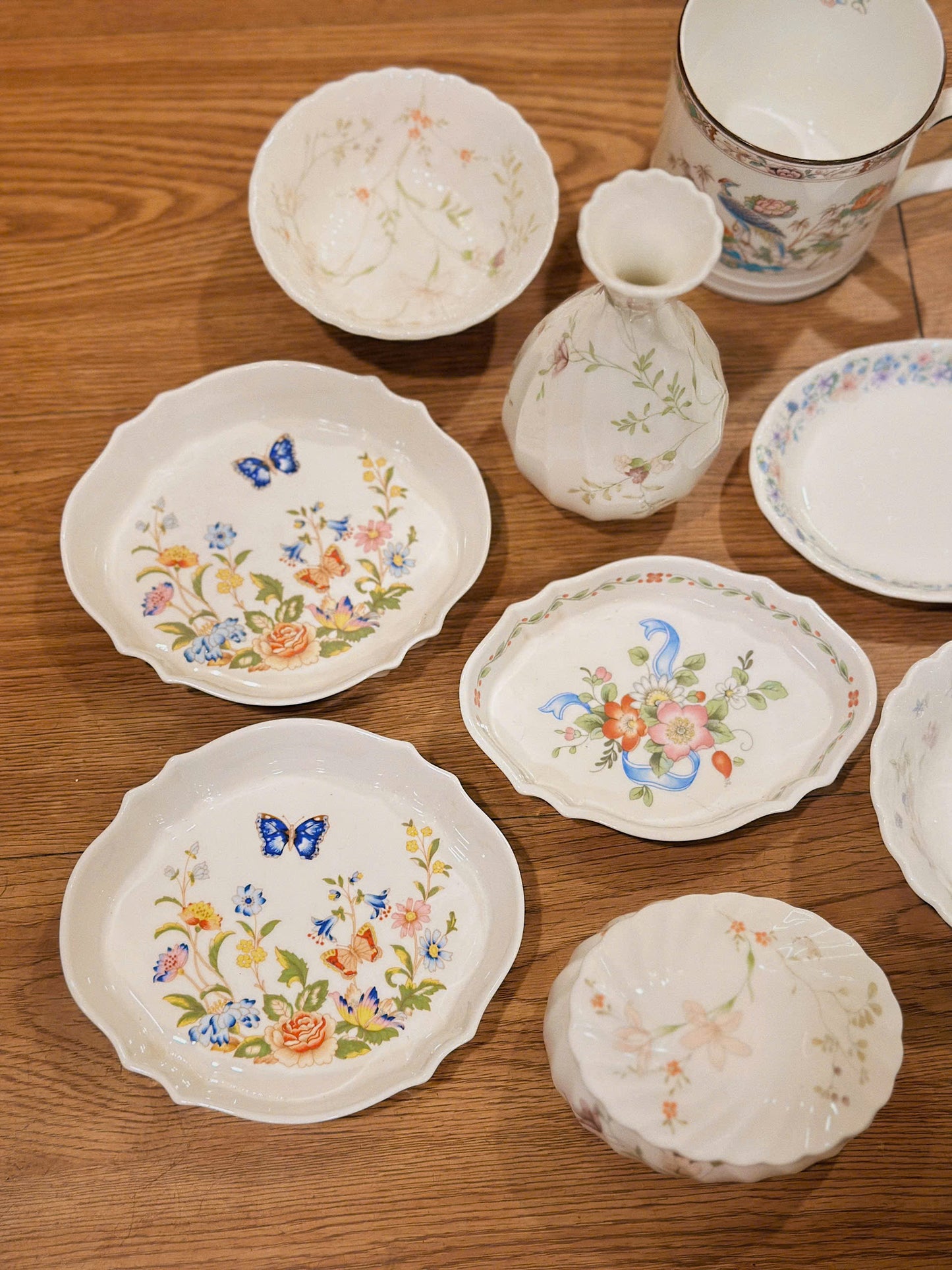 WEDGWOOD & AYNSLEY Vintage Plate