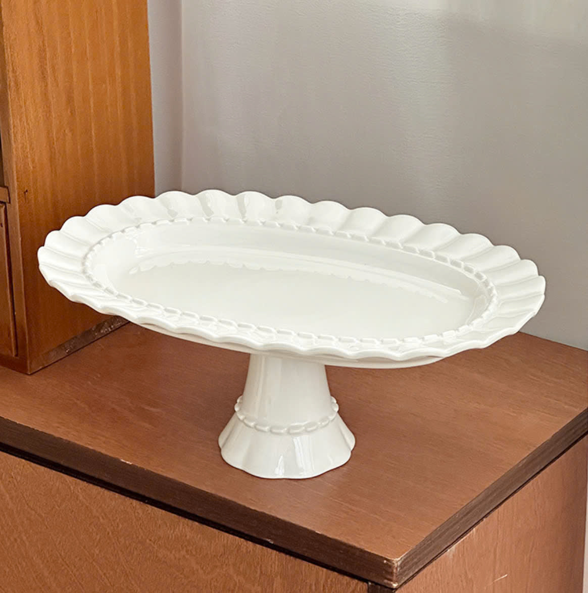 Khay bánh trắng đế cao thanh lịch