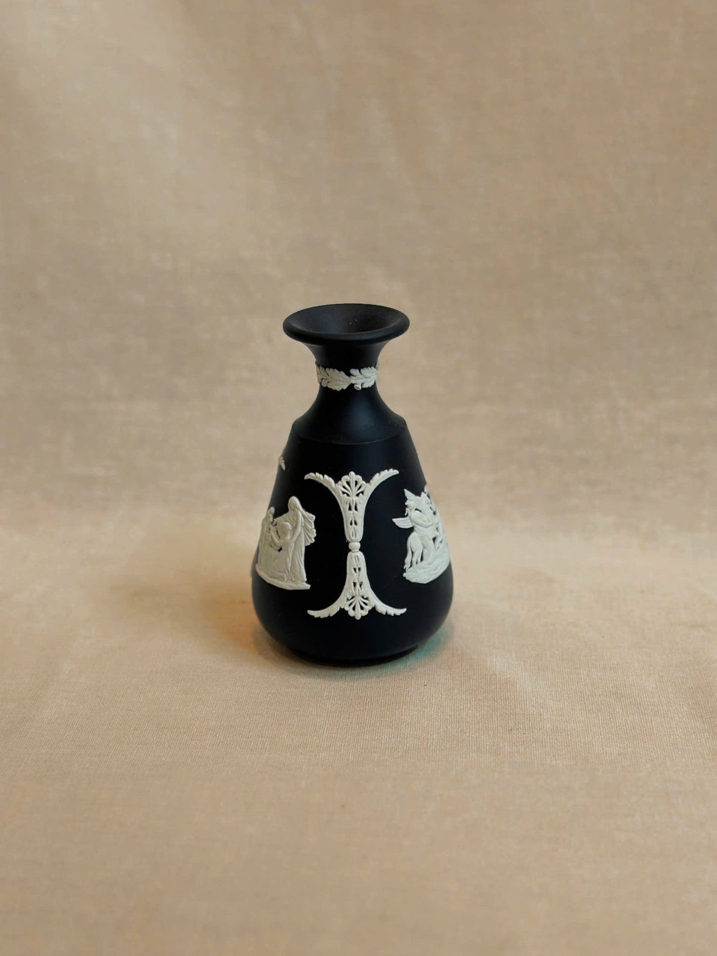 Bình Hoa Wedgwood Jasper Vintage Black Posy Vase 🖤️