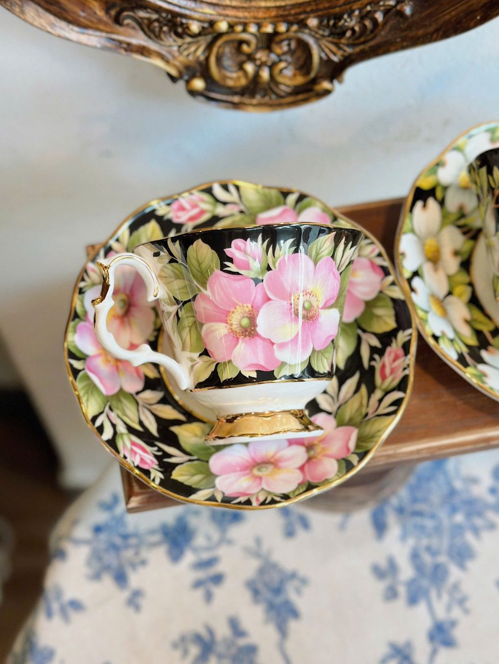 Set tách hoạ tiết hoa - Royal Albert Provincial Flowers