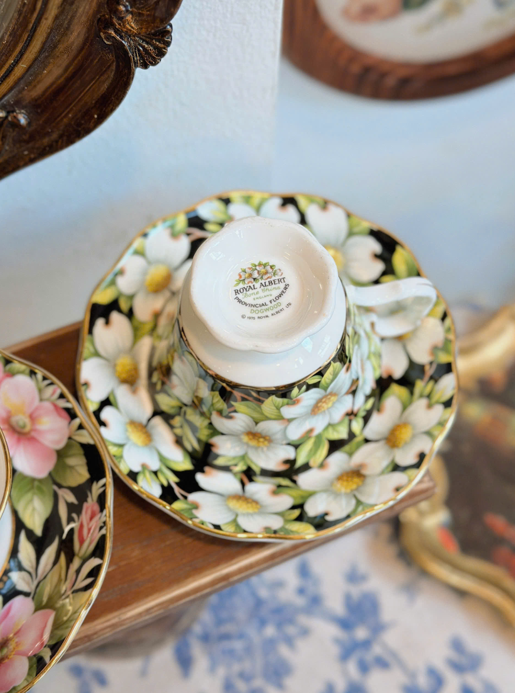 Set tách hoạ tiết hoa - Royal Albert Provincial Flowers