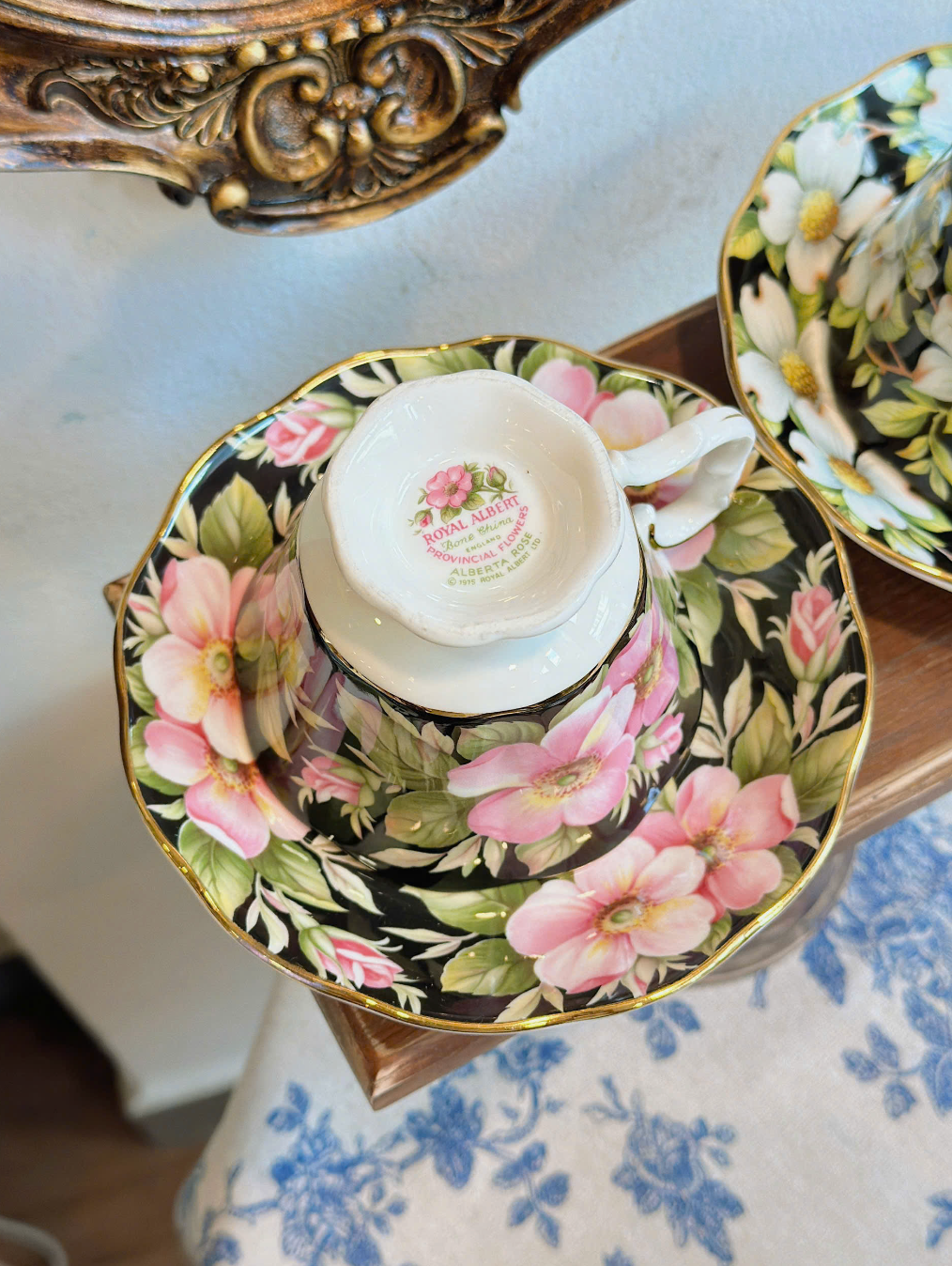 Set tách hoạ tiết hoa - Royal Albert Provincial Flowers