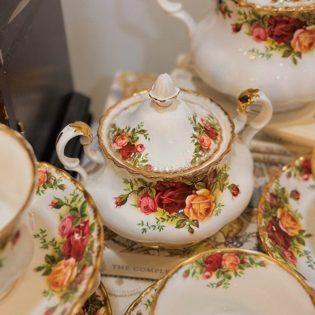 Set tách trà hoa hoạ tiết cổ điển Royal Albert 🌸