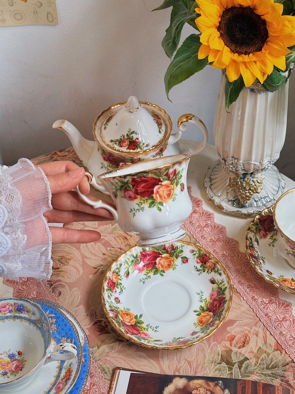 Set tách trà hoa hoạ tiết cổ điển Royal Albert 🌸