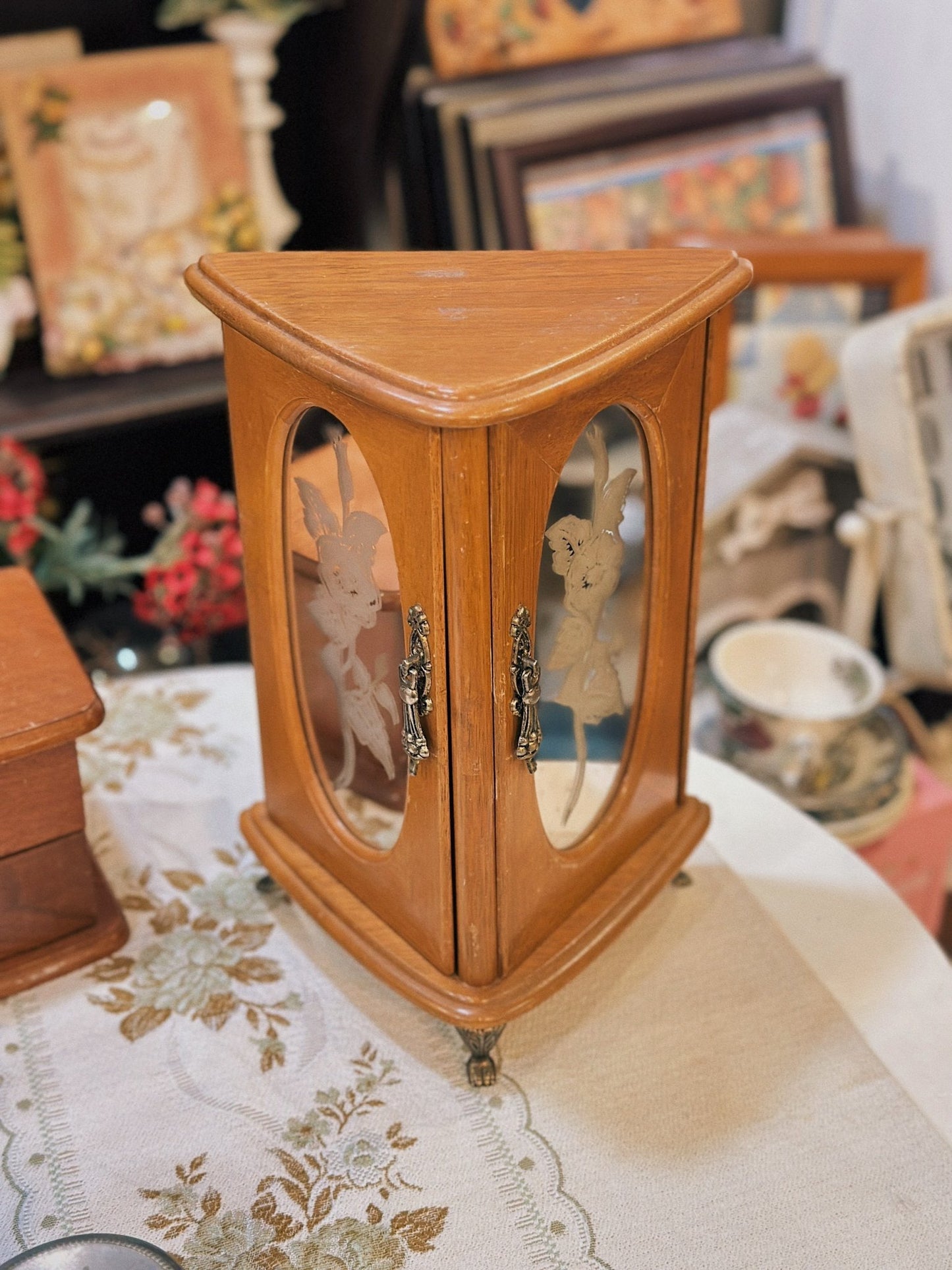 Tủ đựng trang sức gỗ sang trọng