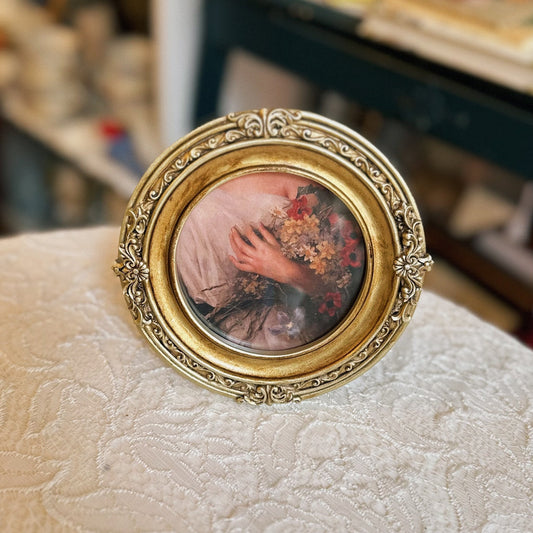 Vintage Style Circle Shaped Frame 02