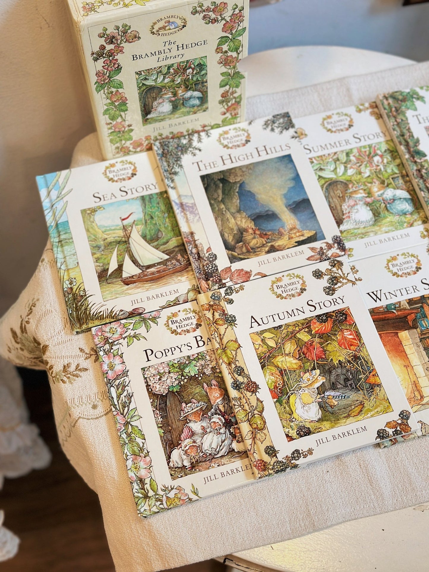 Bộ sách The Brambly Hedge Library - Jill Barklem