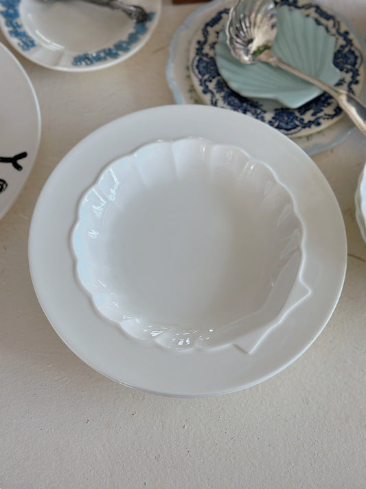 White Seashell Shaped Plate ✨