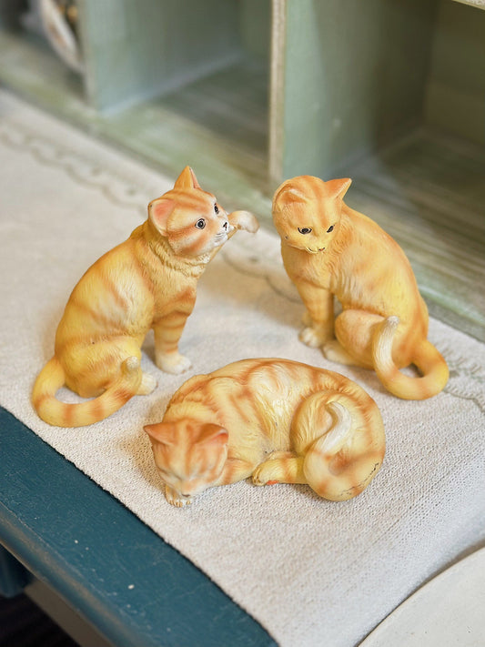 Golden cat statue ✨