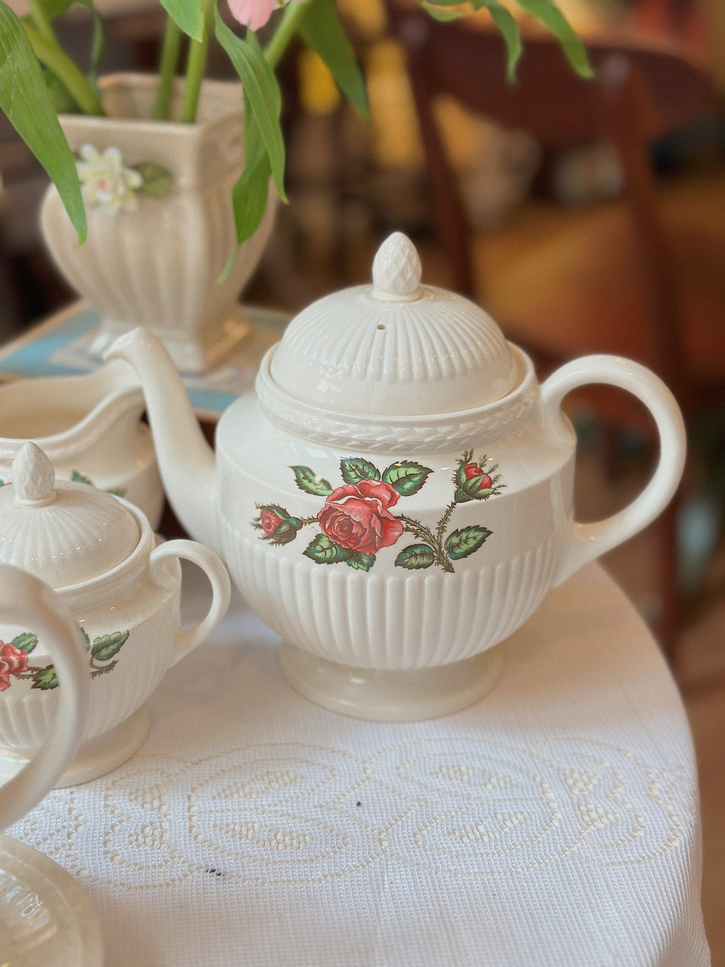 Bộ trà gốm sứ trắng họa tiết hoa Moss Rose xinh xắn - Wedgwood ✨