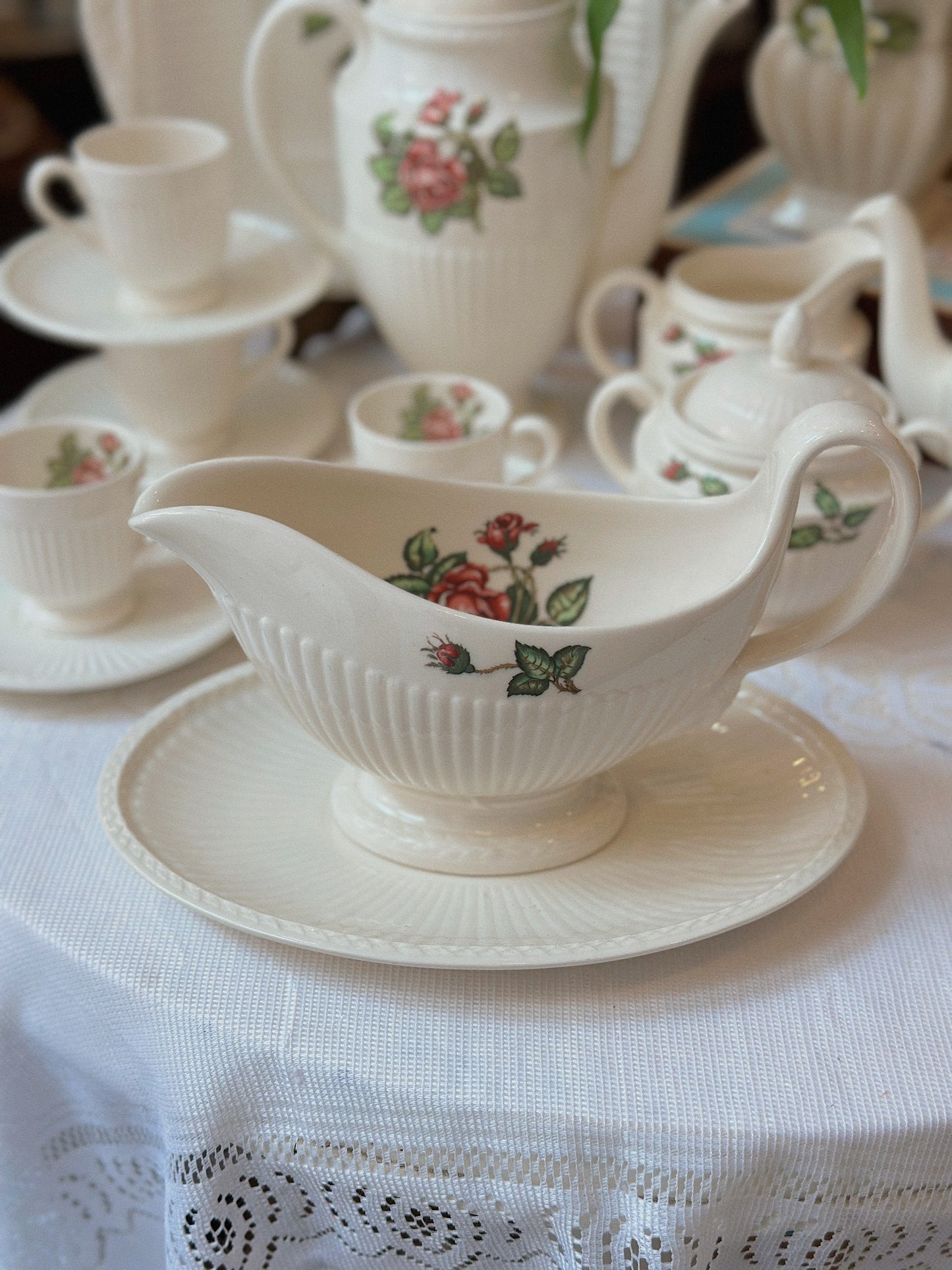 Bộ trà gốm sứ trắng họa tiết hoa Moss Rose xinh xắn - Wedgwood ✨