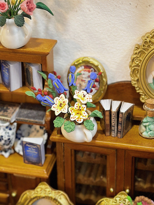 Miniature flower pot