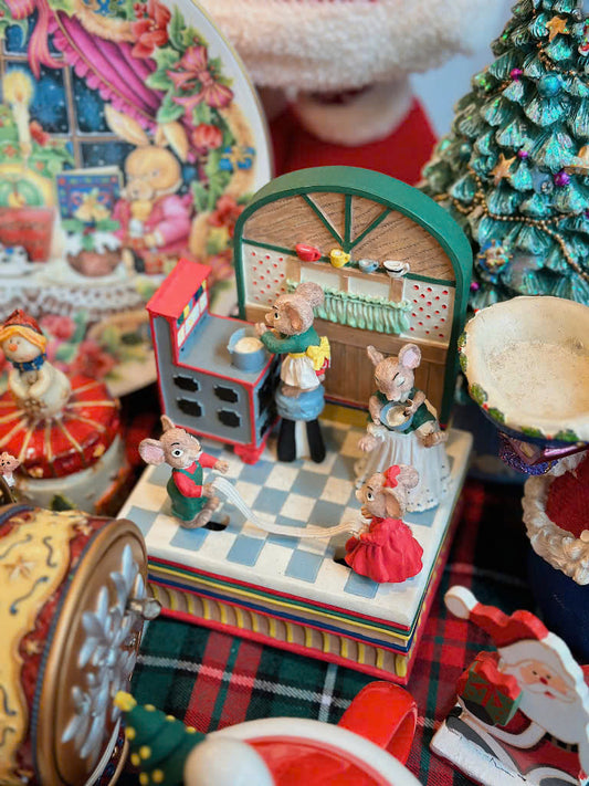 Little Mouse Family Music Box