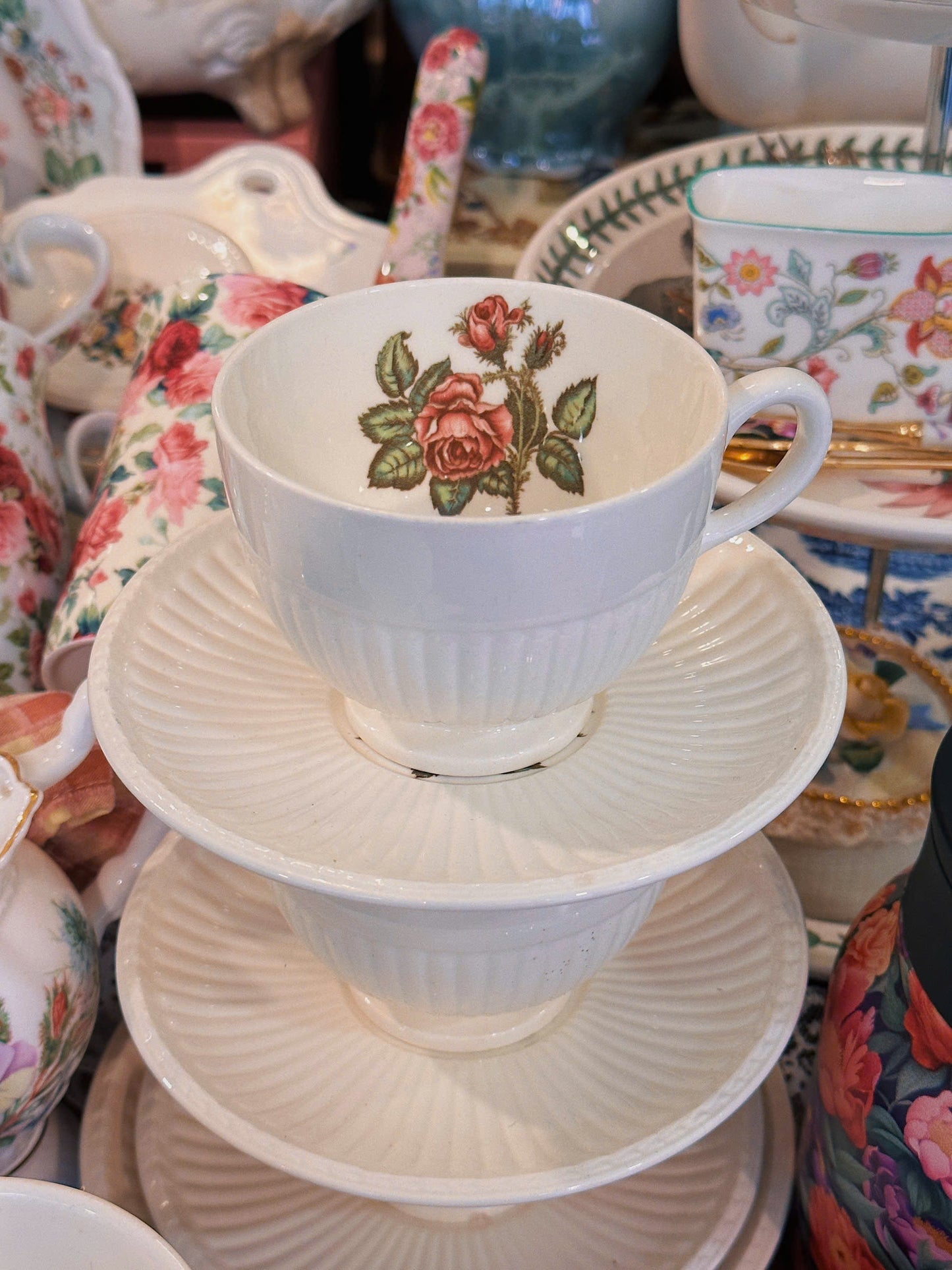 Bộ trà gốm sứ trắng họa tiết hoa Moss Rose xinh xắn - Wedgwood ✨