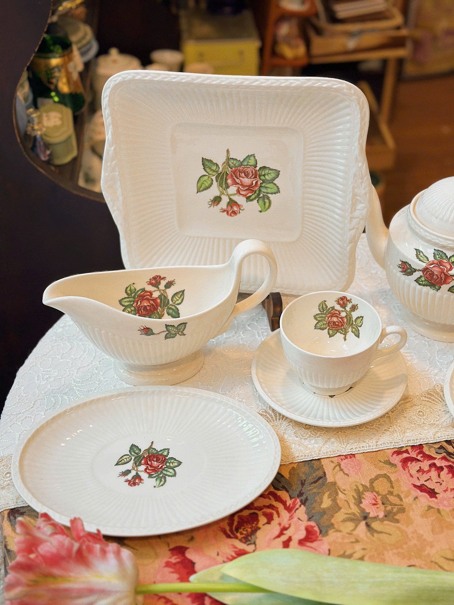 Bộ trà gốm sứ trắng họa tiết hoa Moss Rose xinh xắn - Wedgwood ✨