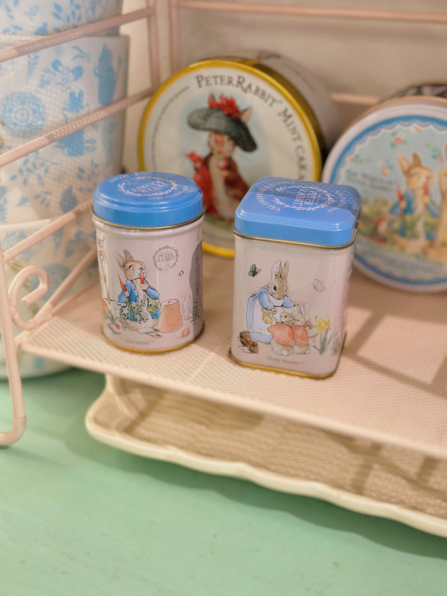 Hộp thiếc đựng trà/ ống heo Peter Rabbit