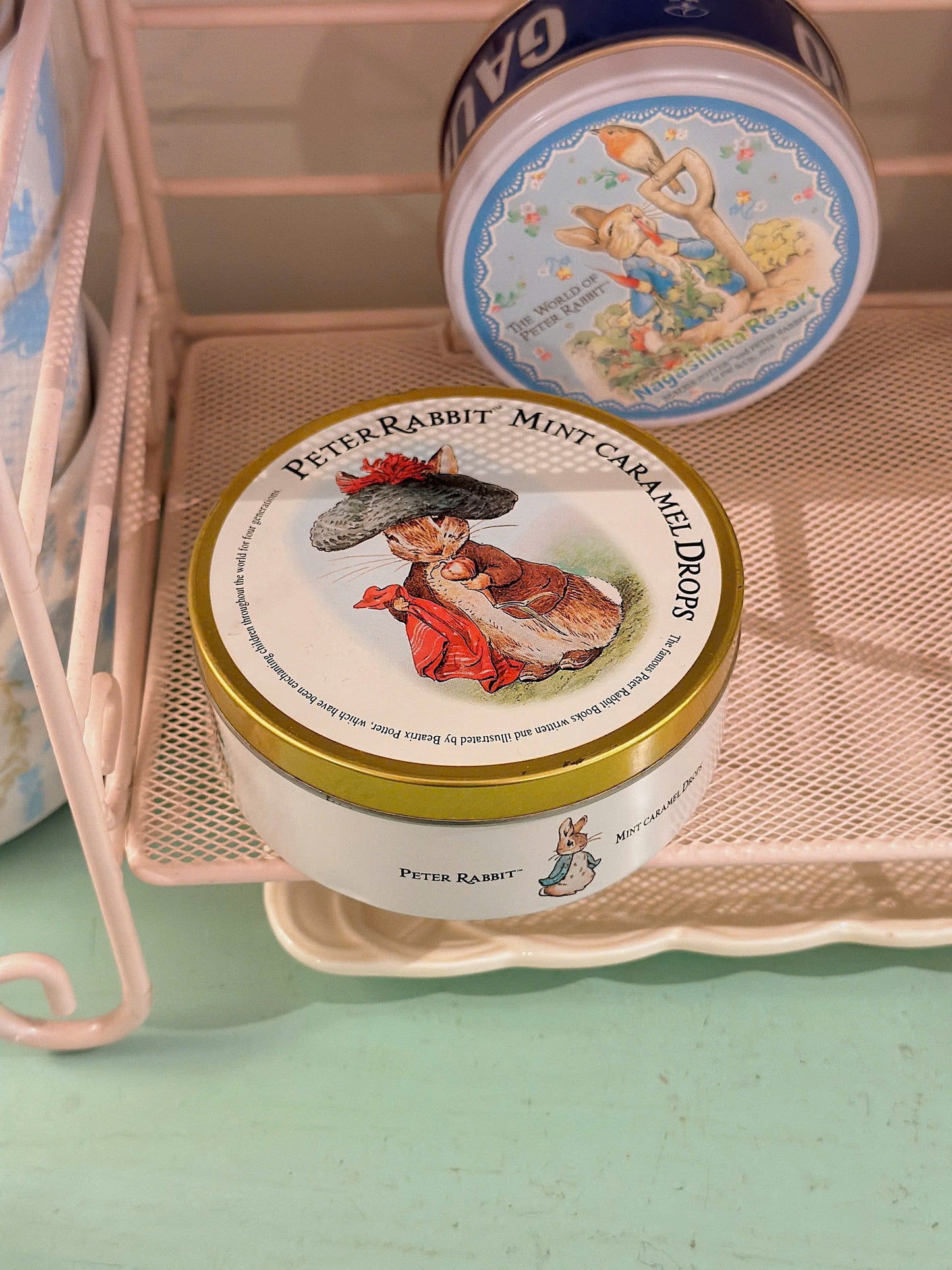 Hộp thiếc đựng trà/ ống heo Peter Rabbit