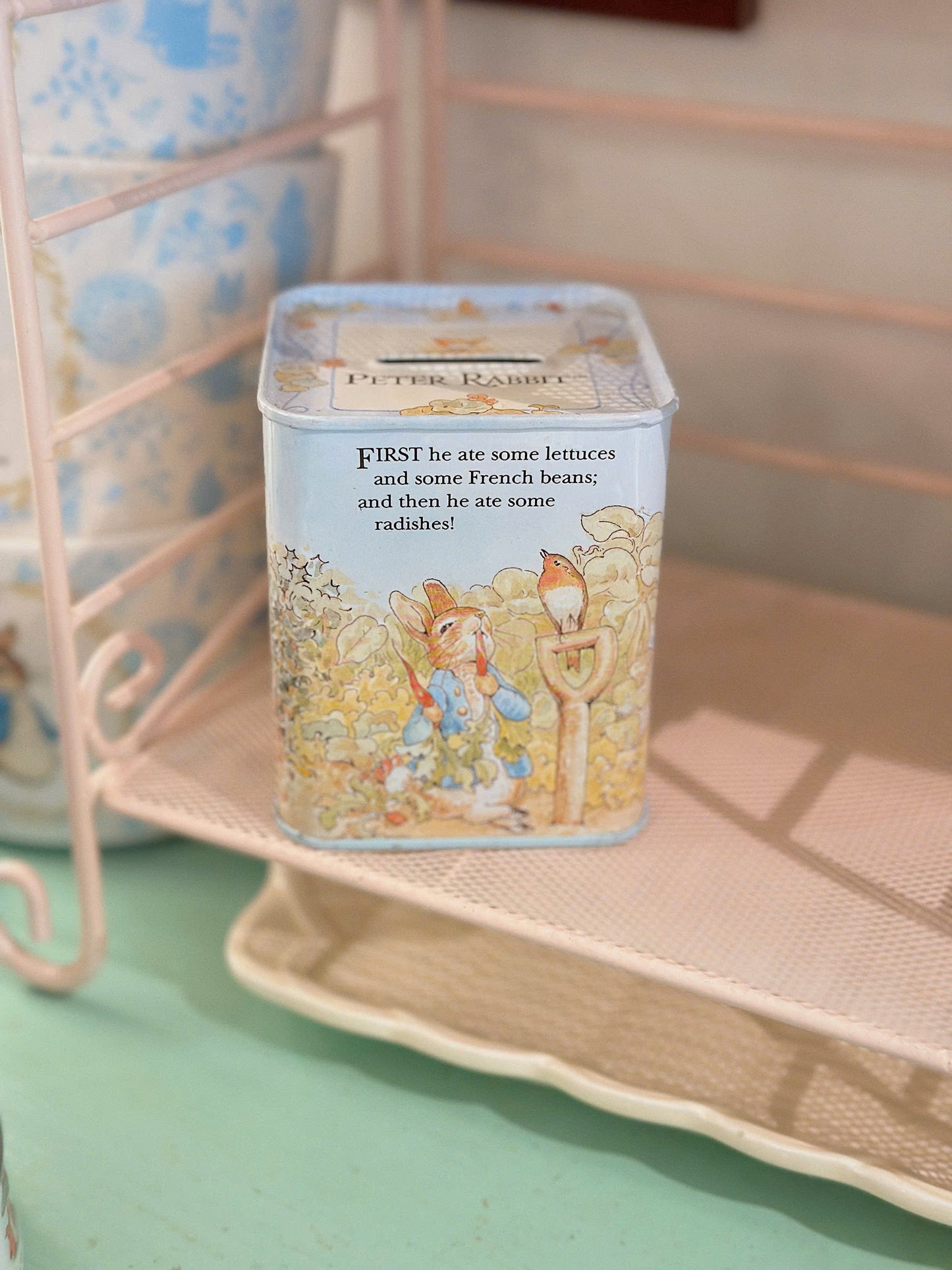Hộp thiếc đựng trà/ ống heo Peter Rabbit