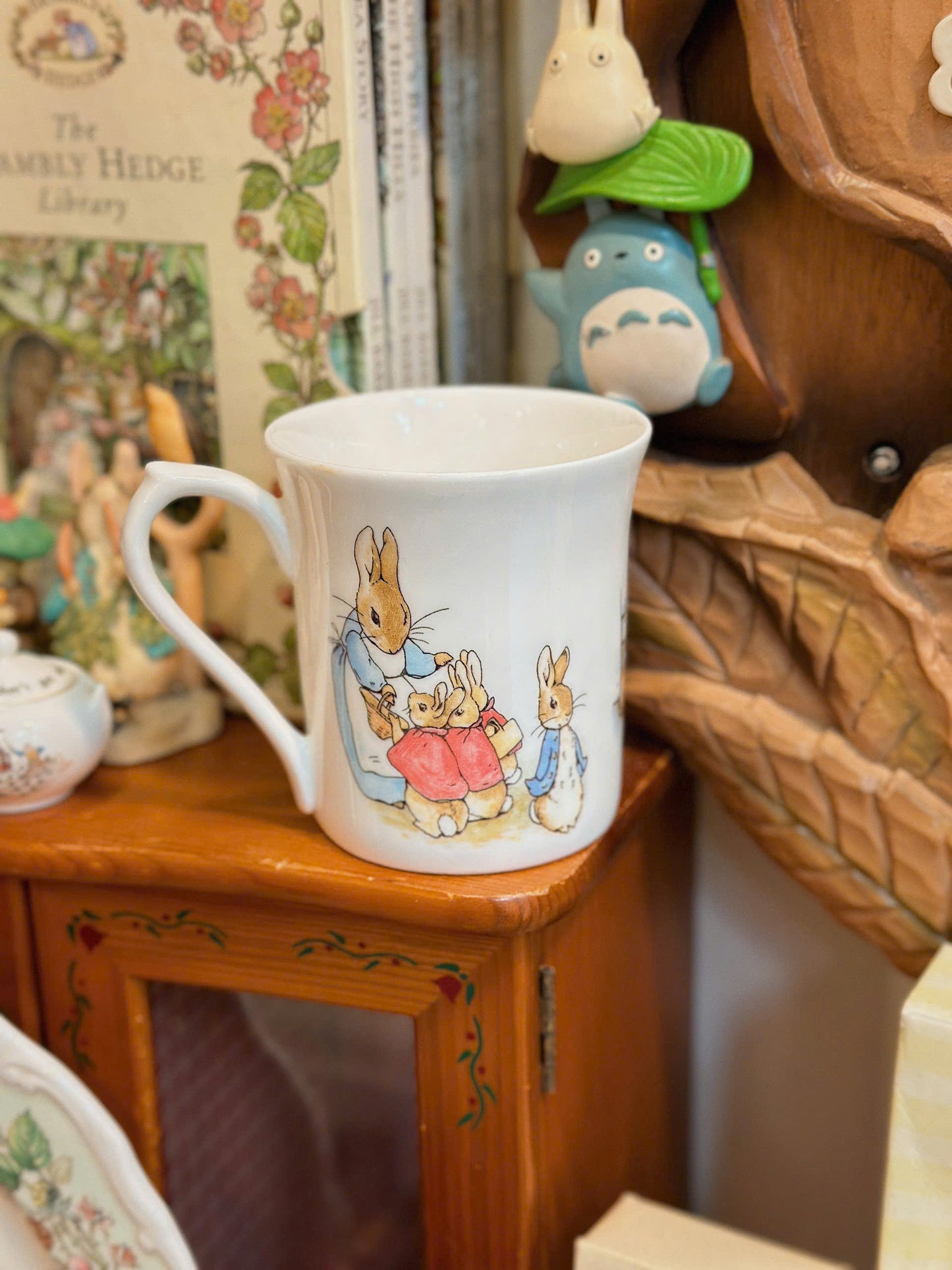 Cốc thỏ Peter Rabbit - Queen’s EST.1875