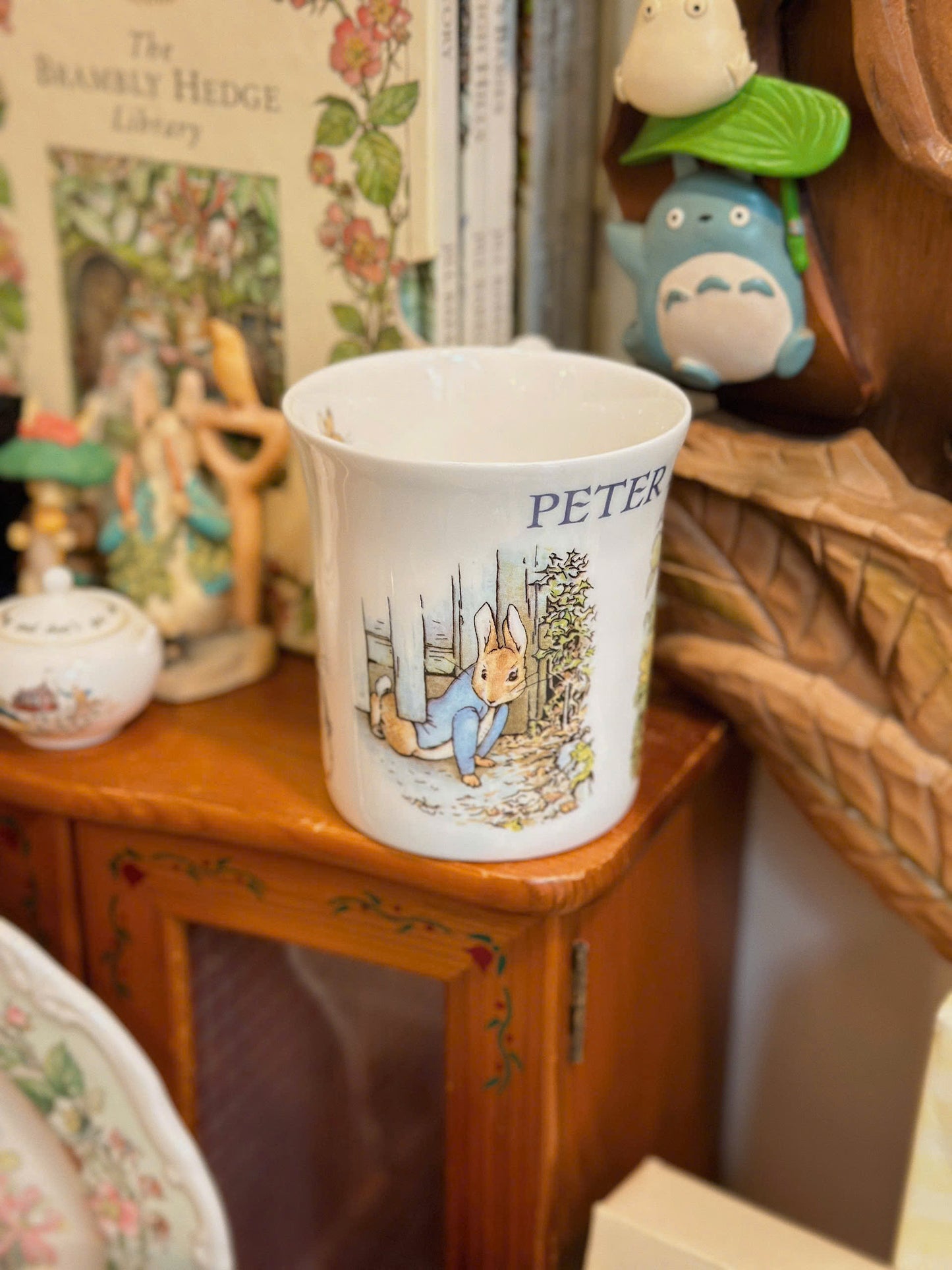 Cốc thỏ Peter Rabbit - Queen’s EST.1875