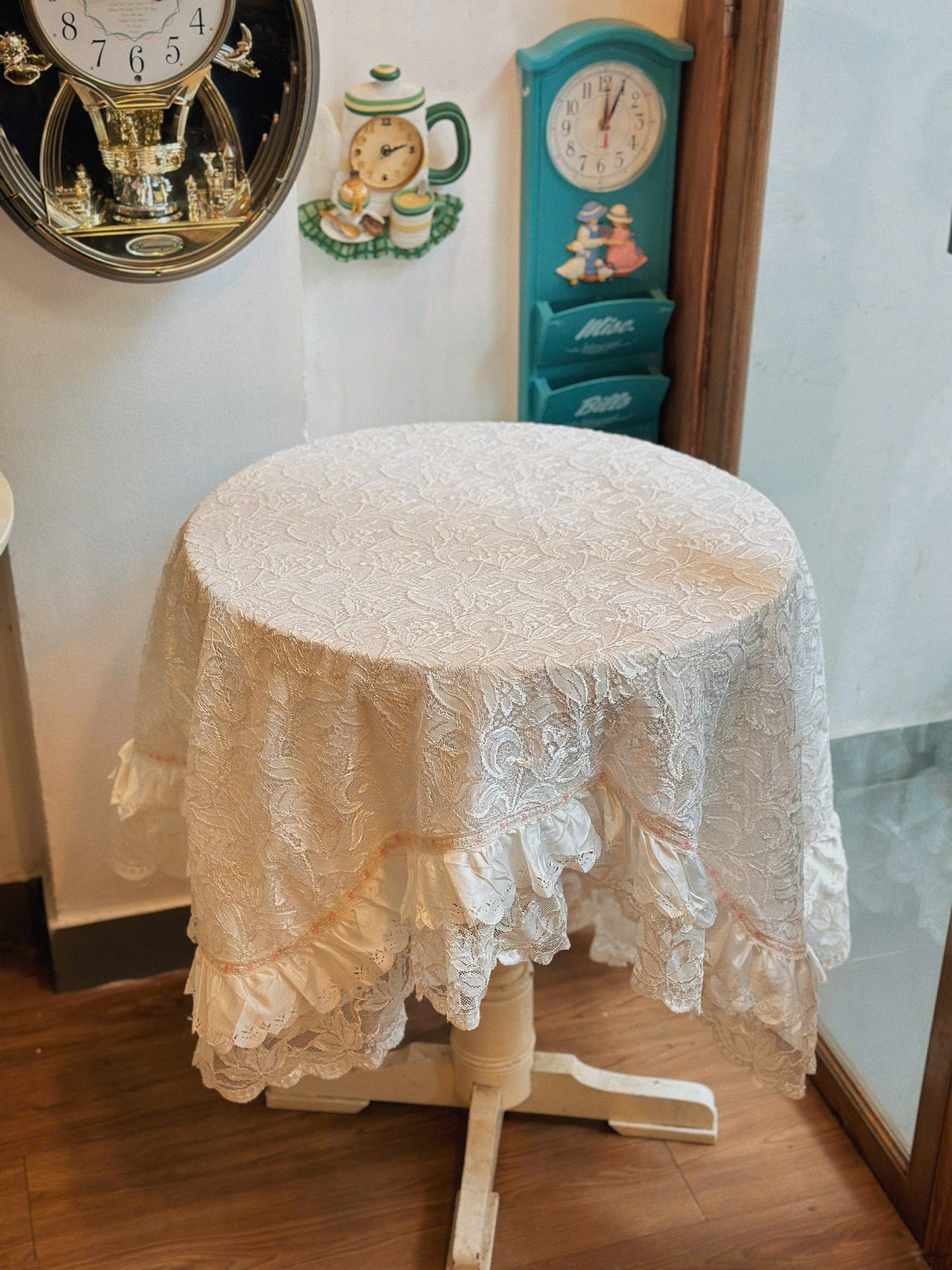 Khăn trải bàn ren hoa trắng