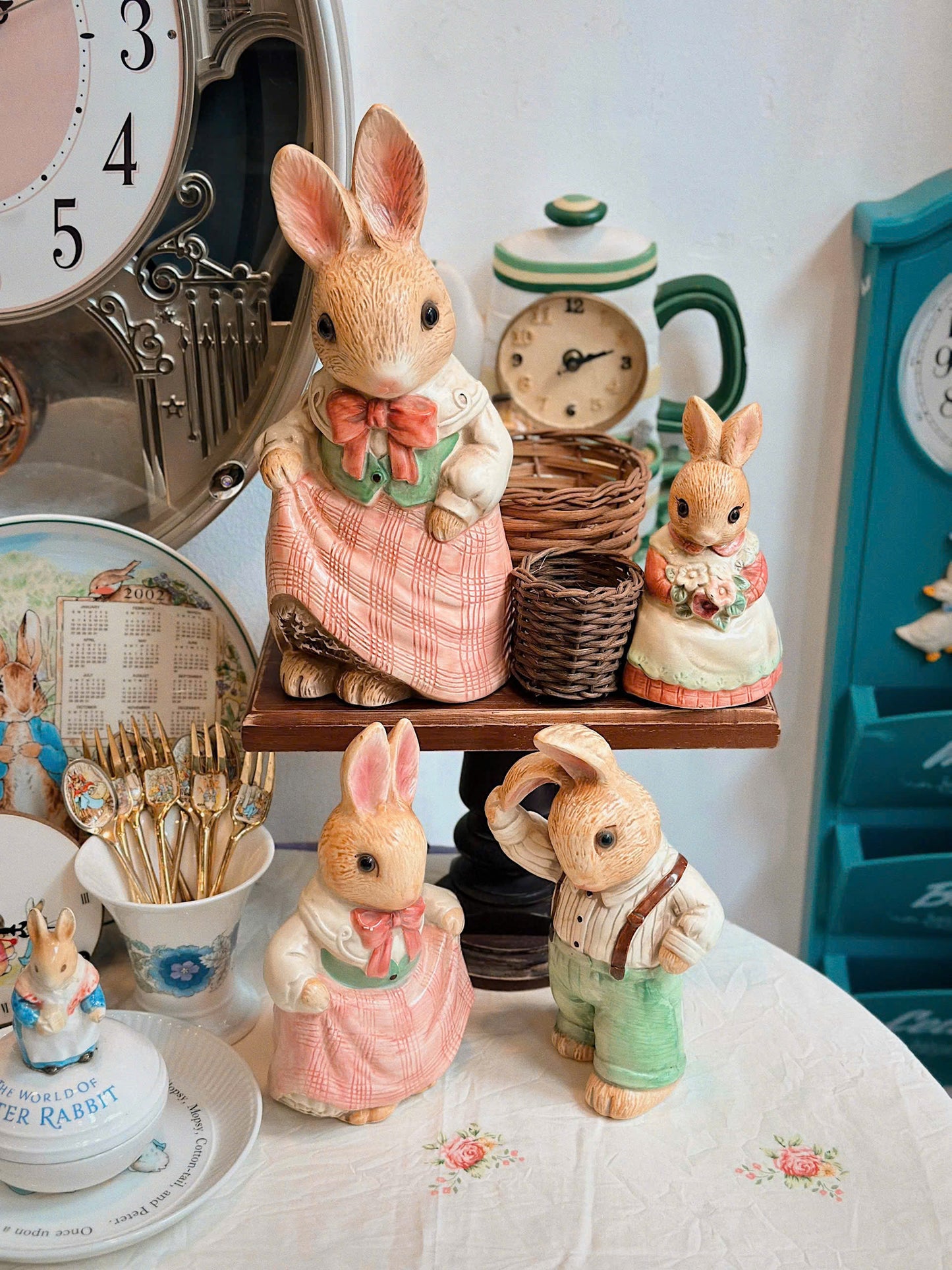 Lovely Rabbits Shaped Ceramic Statue with Basket